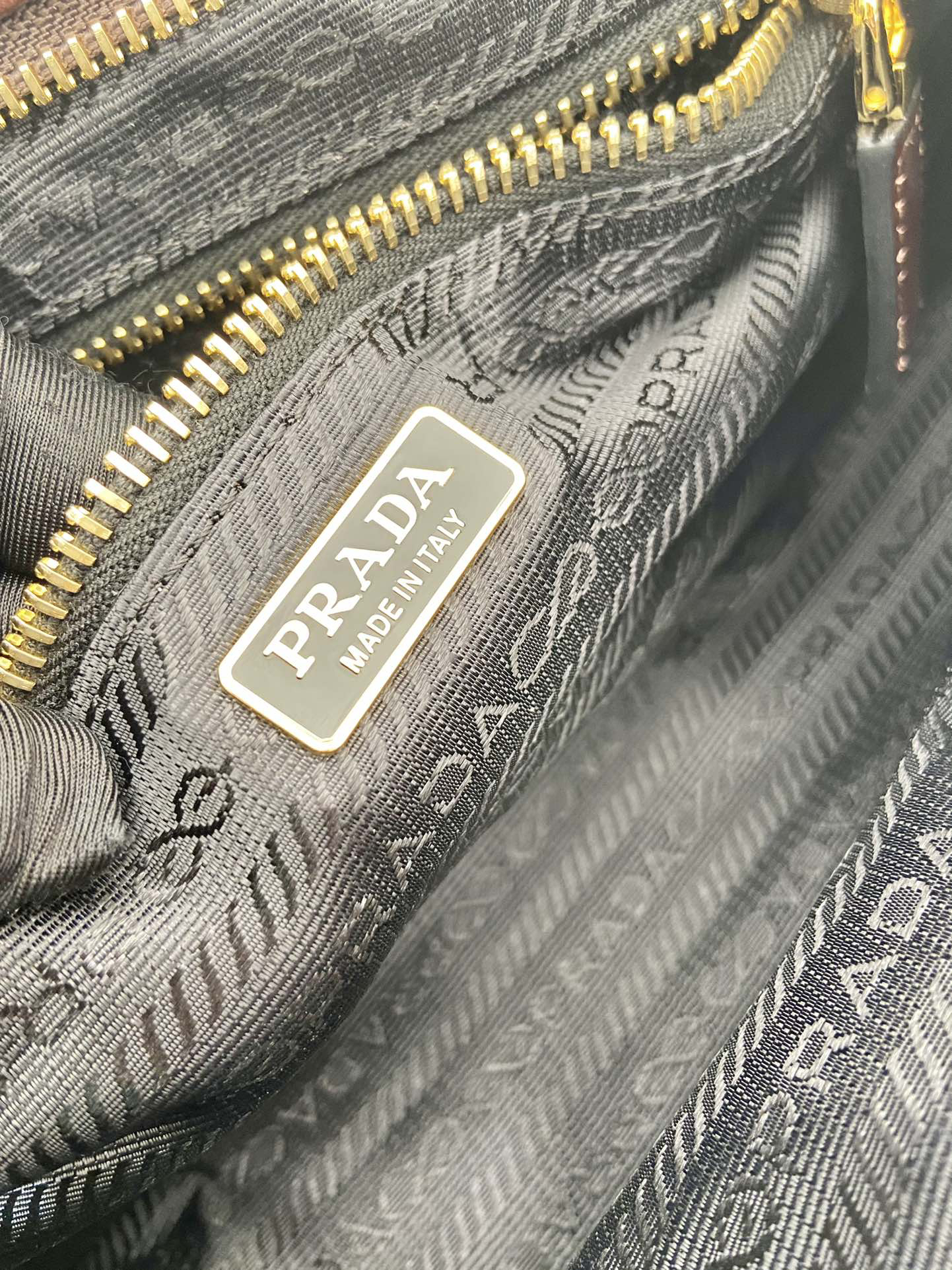 Prada lussolf waxed leather handbag 1BA426