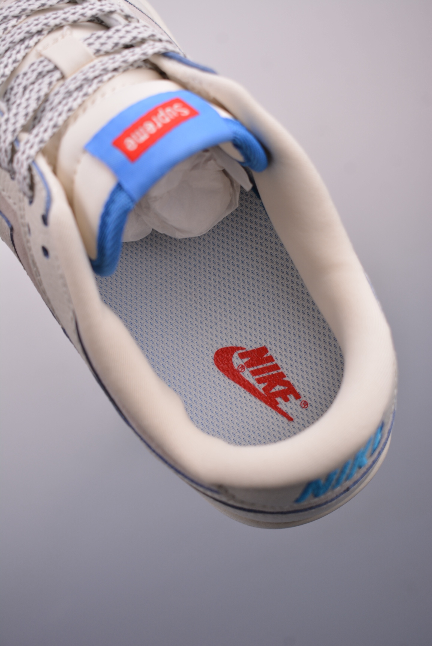 Supreme x Nike SB Dunk Low sneakers Off-white and blue SC9207-411