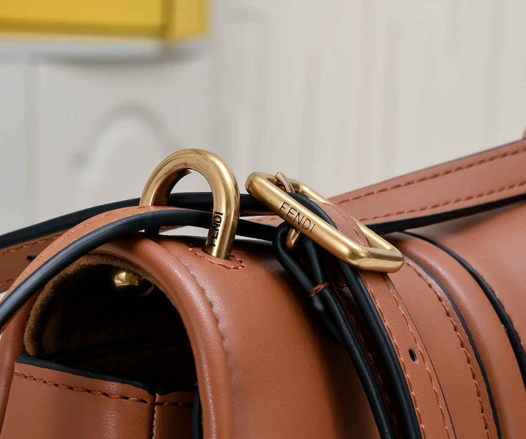 FENDI C'mon series retro flap bag 6651