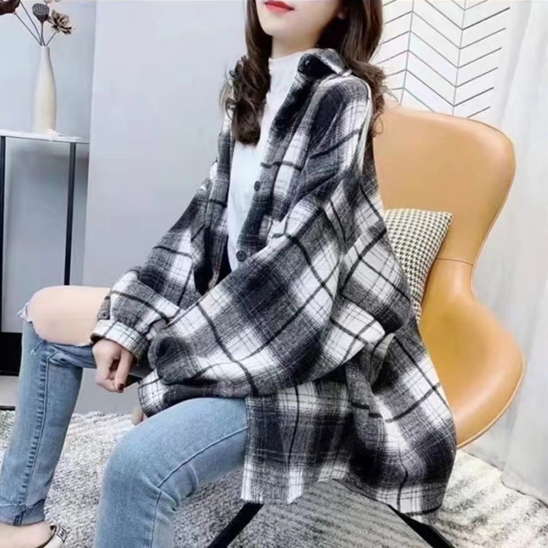 A large version of a waxed plaid shirt Hong Kong style Coat