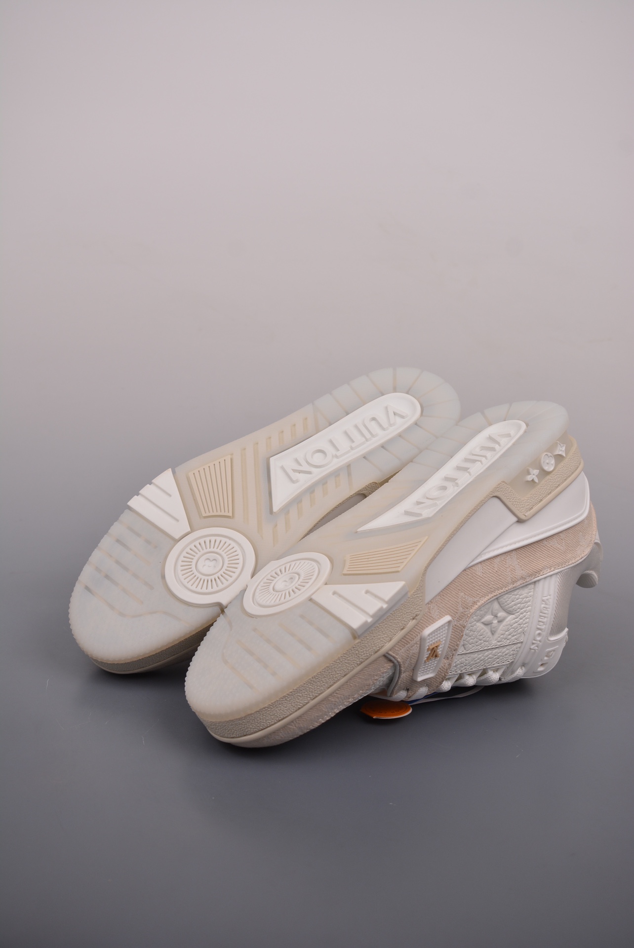 Louis Vuitton Trainer Sneaker Lowv Beige Embossed 1ABOJX