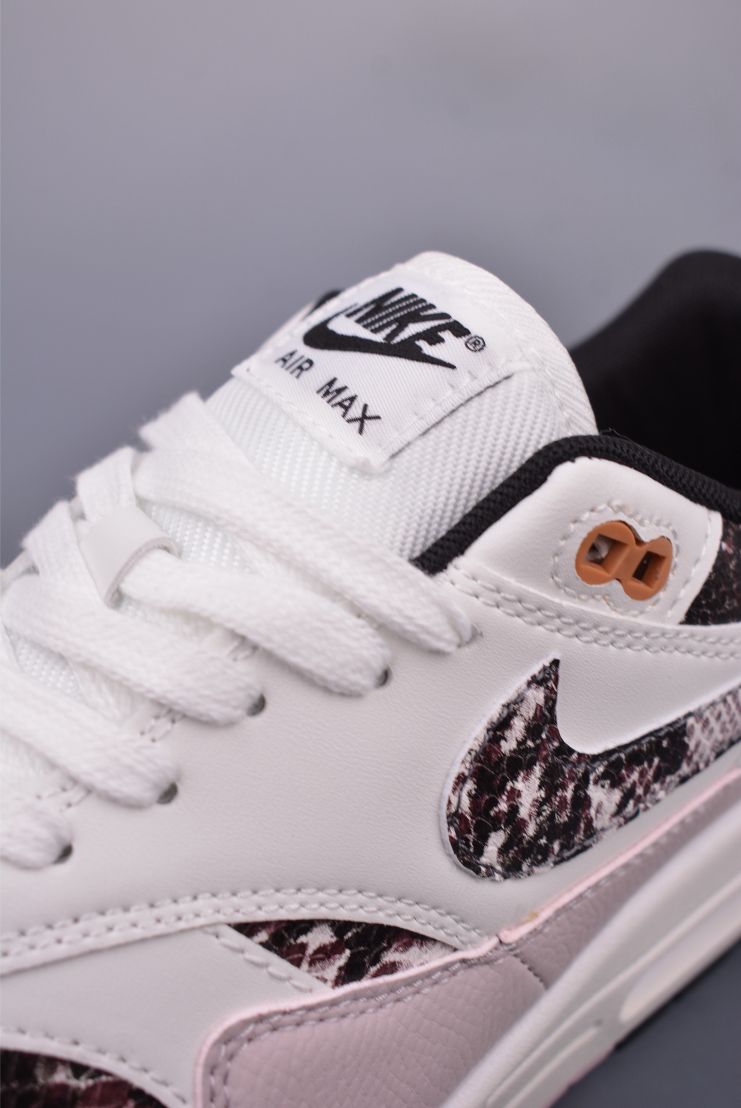 Supreme x Nike Air Max 1 '87 SP Original Series White and Gray Snakeskin HF5338-100