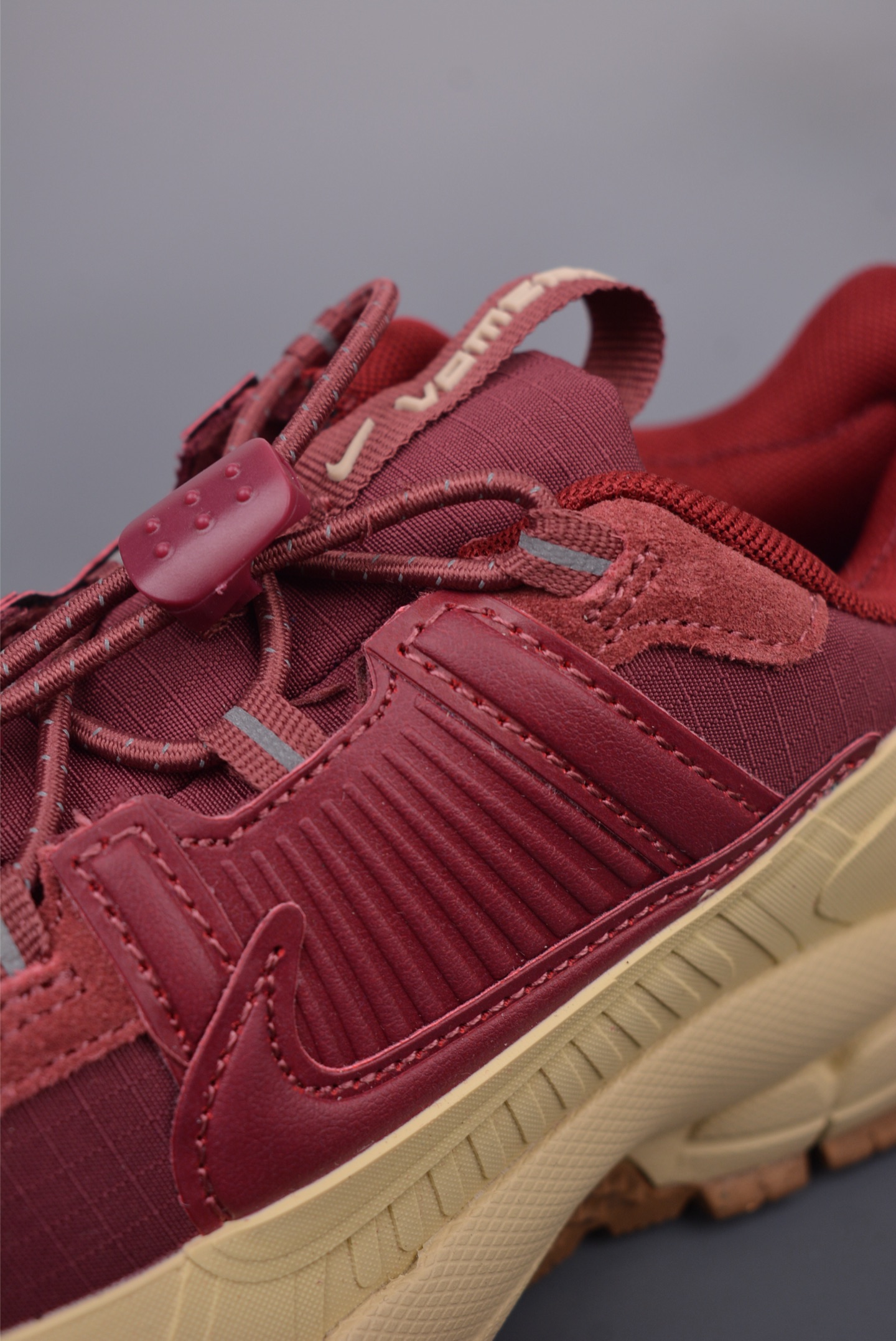 Nike Zoom Vomero 5 RoamTeam Red Gold HQ2181-700