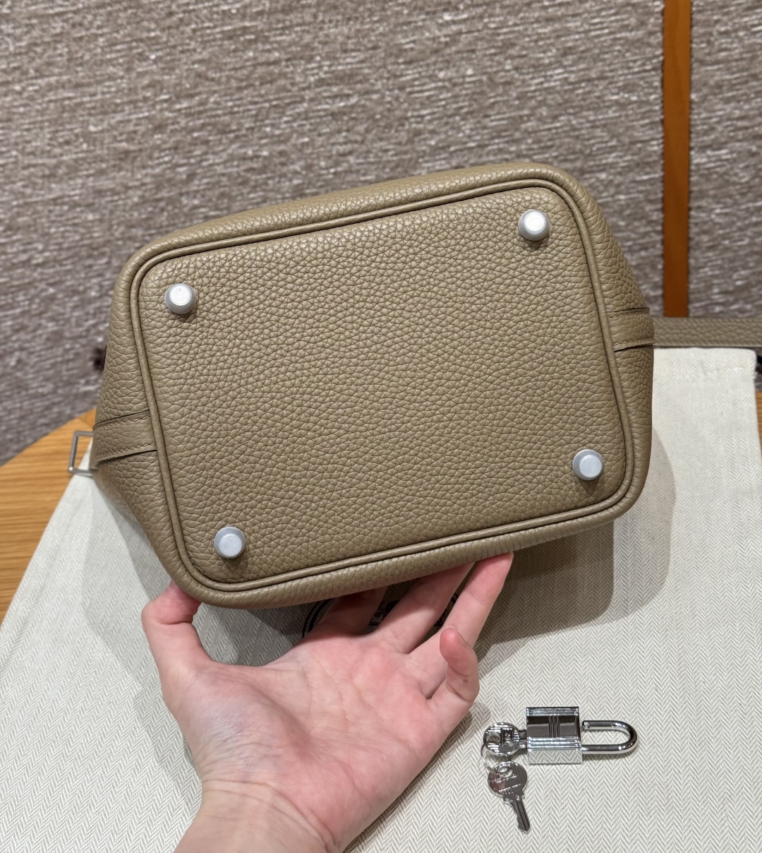 Hermès Picotin lo 8QBeige Marfa Handbag (Handmade to order)