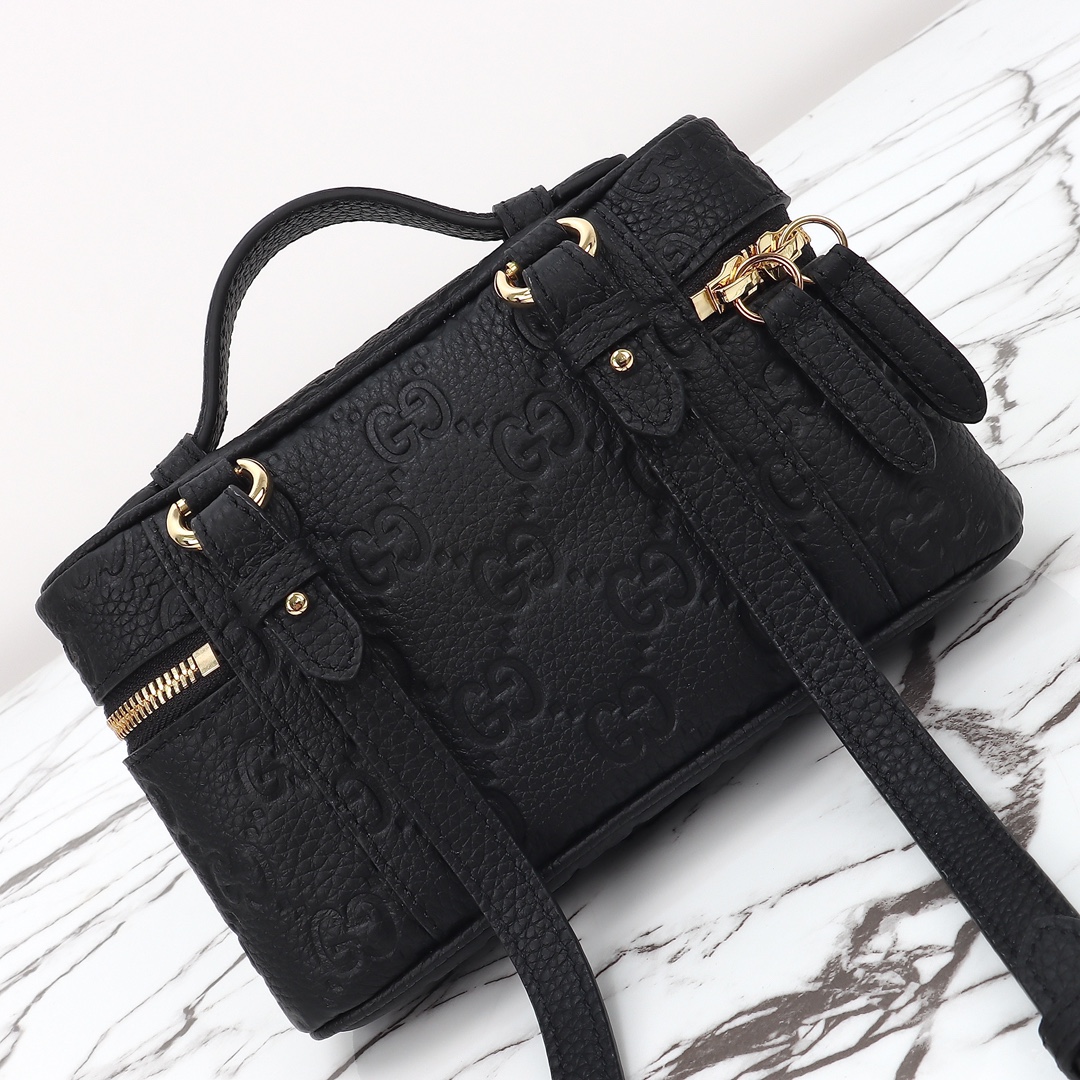 Gucci GG Emblem series small handbag ‎815949 AAEEM 1000