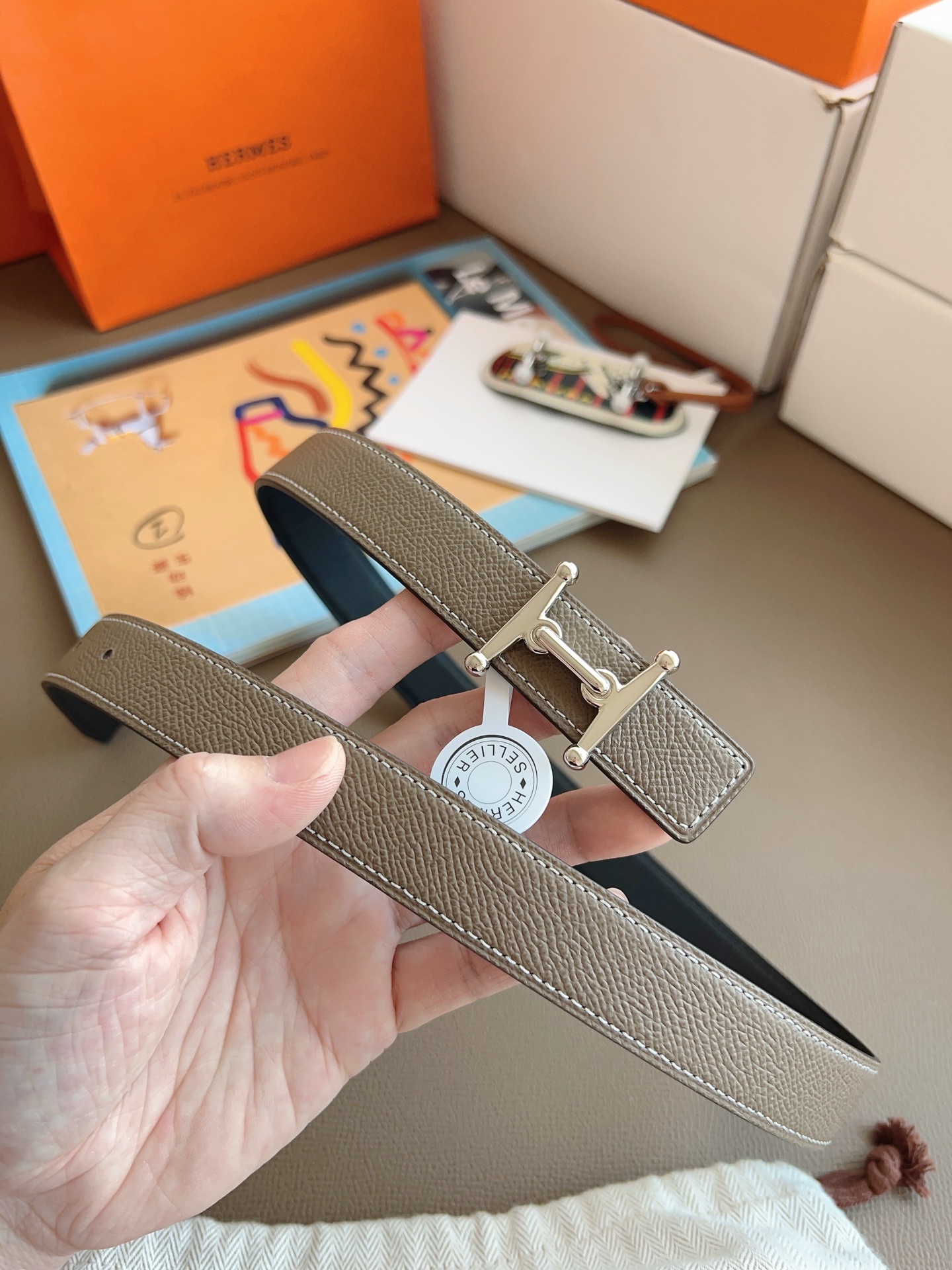 Hermès 2025 New Women's Double-Sided Belt 2.4cm Width