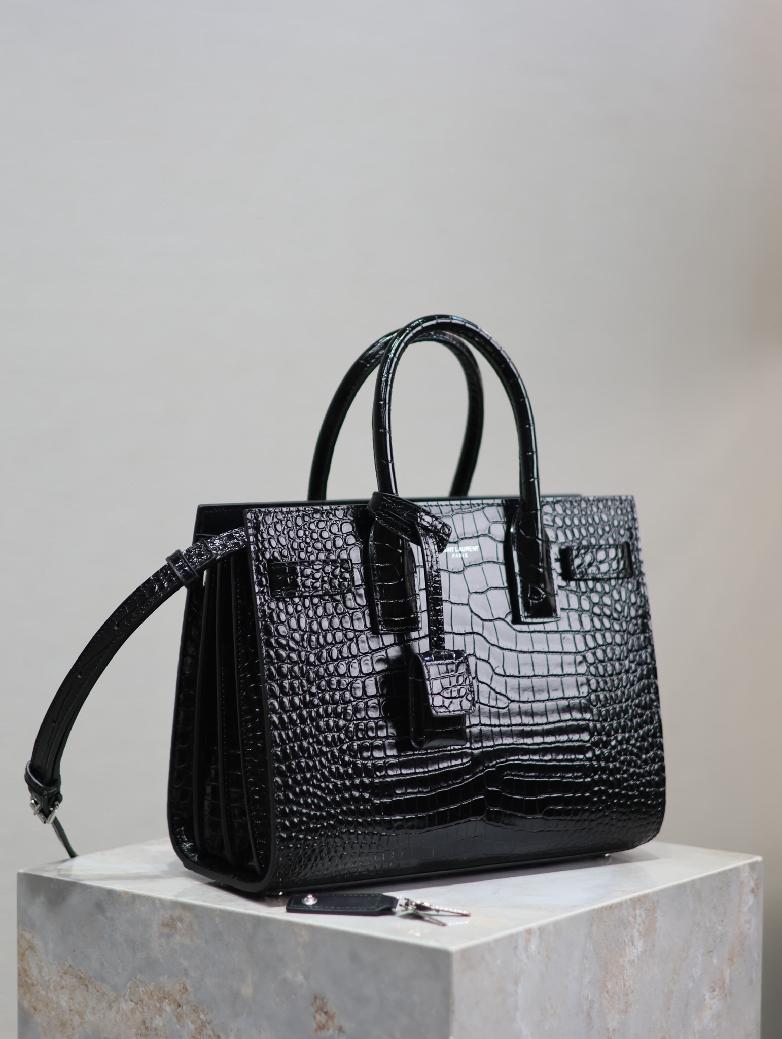 Yves Saint Laurent sac de jour accordion bag 421863