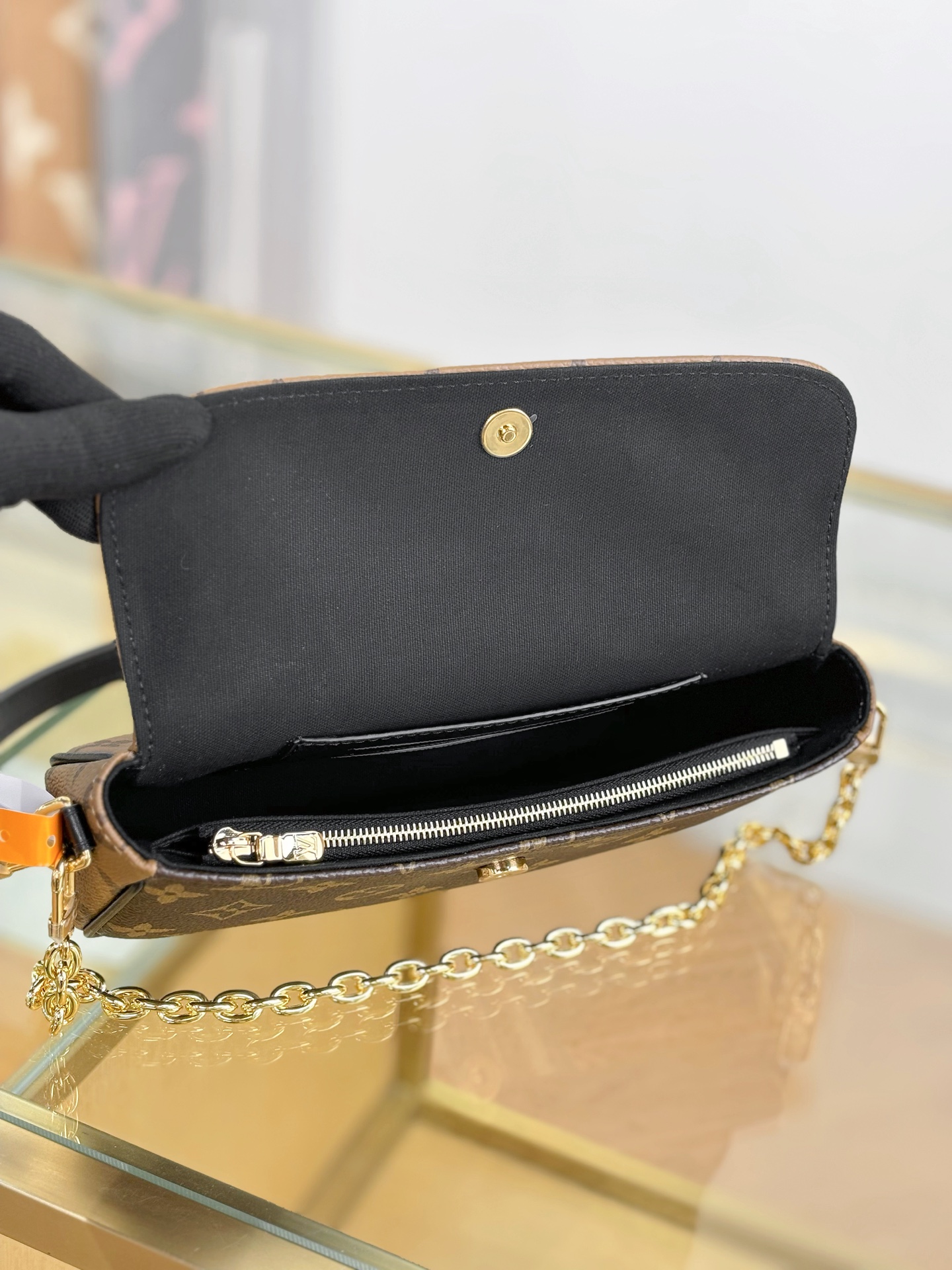 Louis Vuitton WALLET ON CHAIN ​​IVY Handbag M26587
