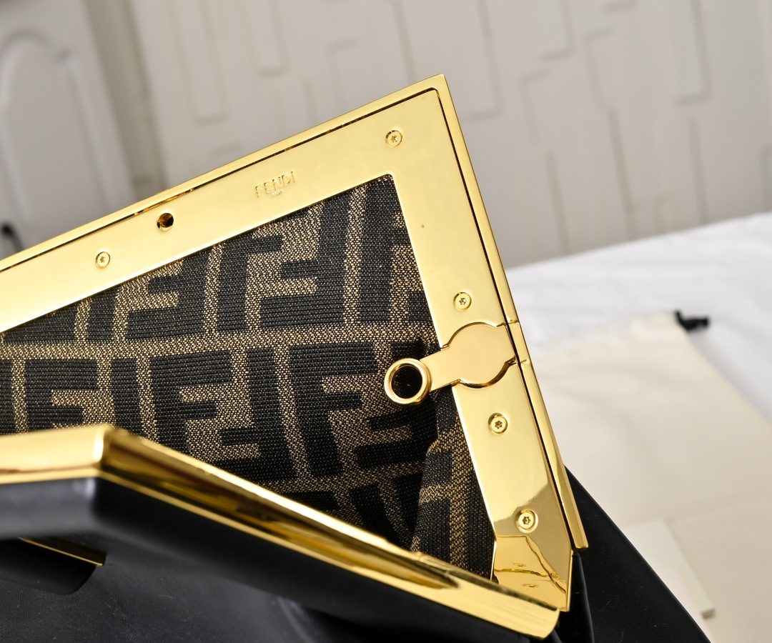 FENDI First Shoulder Bag 80017