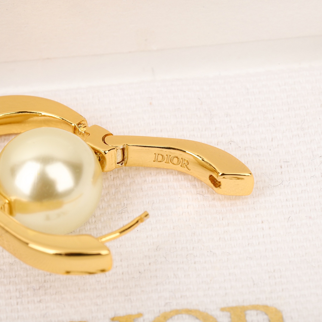 Dior Oval Pearl Earrings