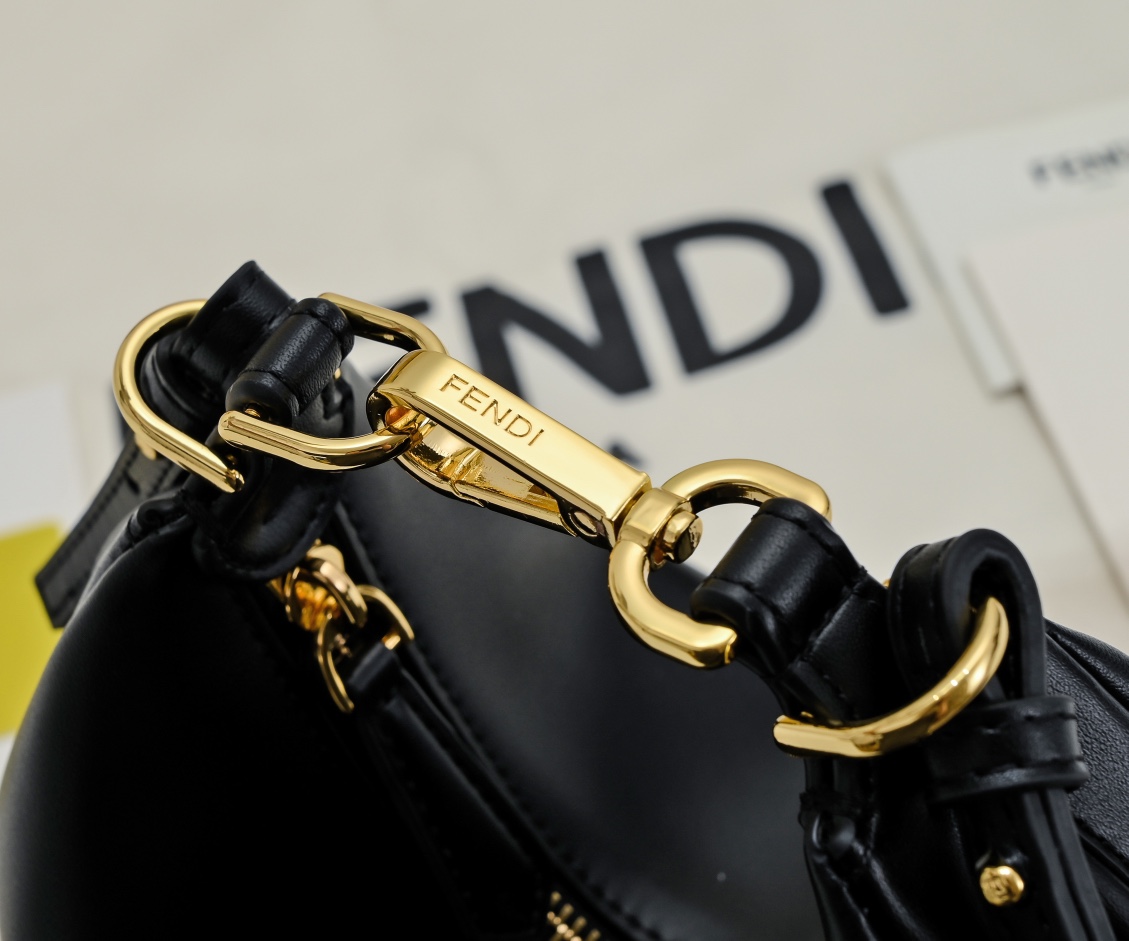 FENDI praphy underarm bag 1009