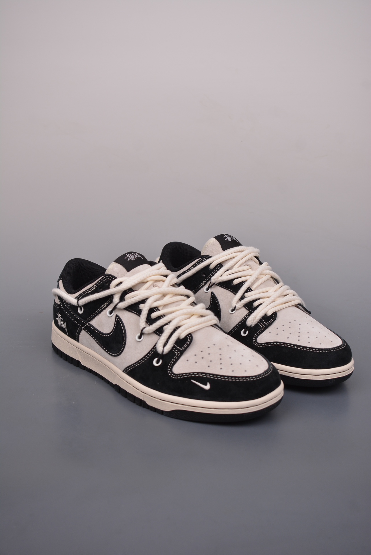 Stussy x Nike SB Dunk Low Retro Lot Stussy black, off-white and white embroidery YX5066-209