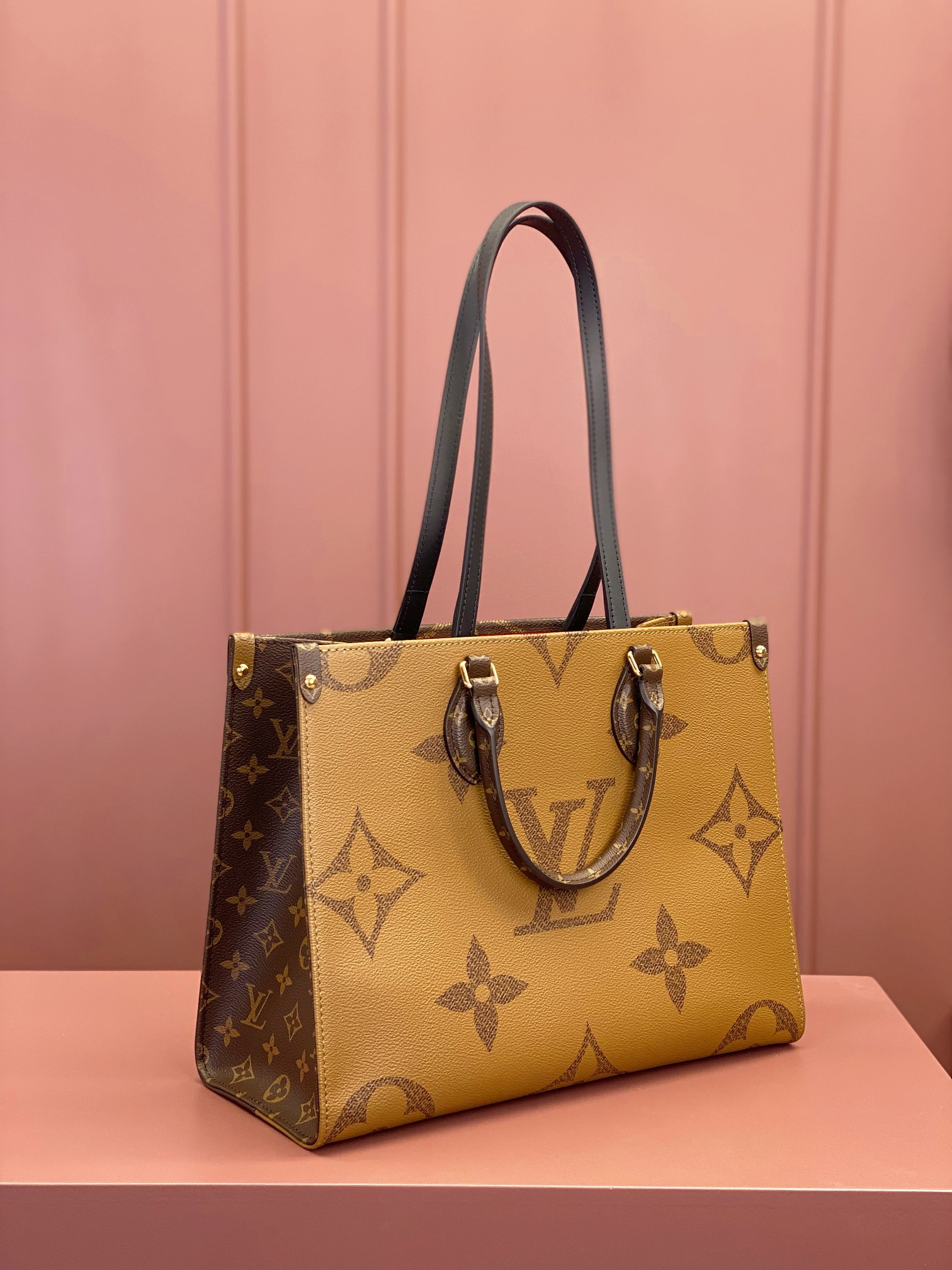Louis Vuitton ONTHEGO Medium Handbag M45321