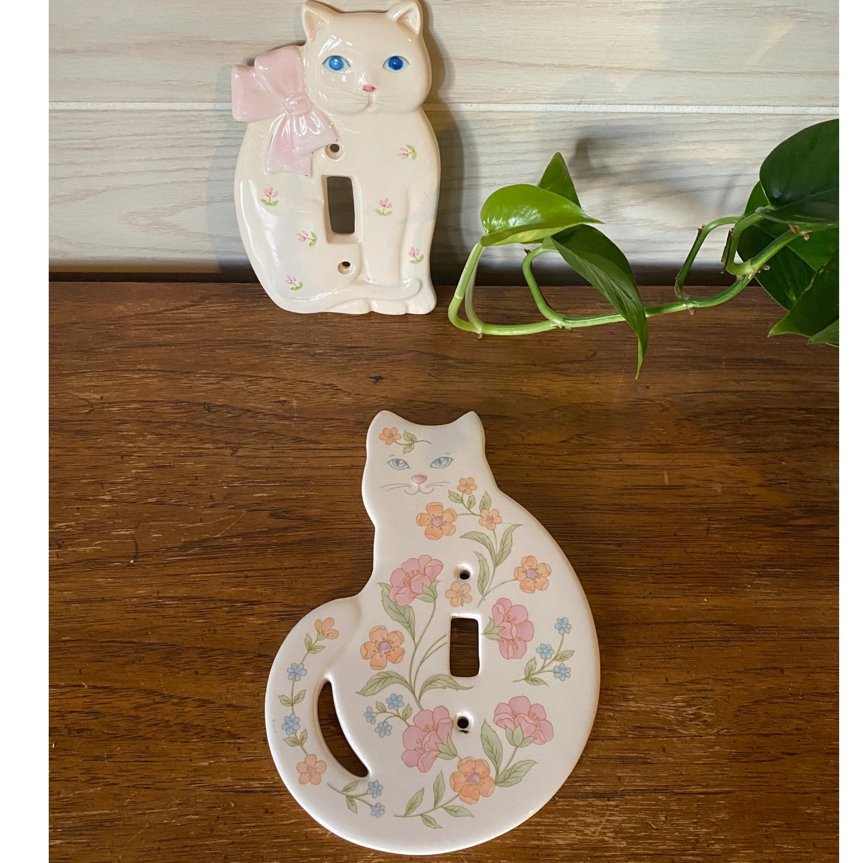 💗🎁 Mother's Day Gift - Vintage Ceramic Cat Light Switch Cover – 1980s Pastel Home Decor