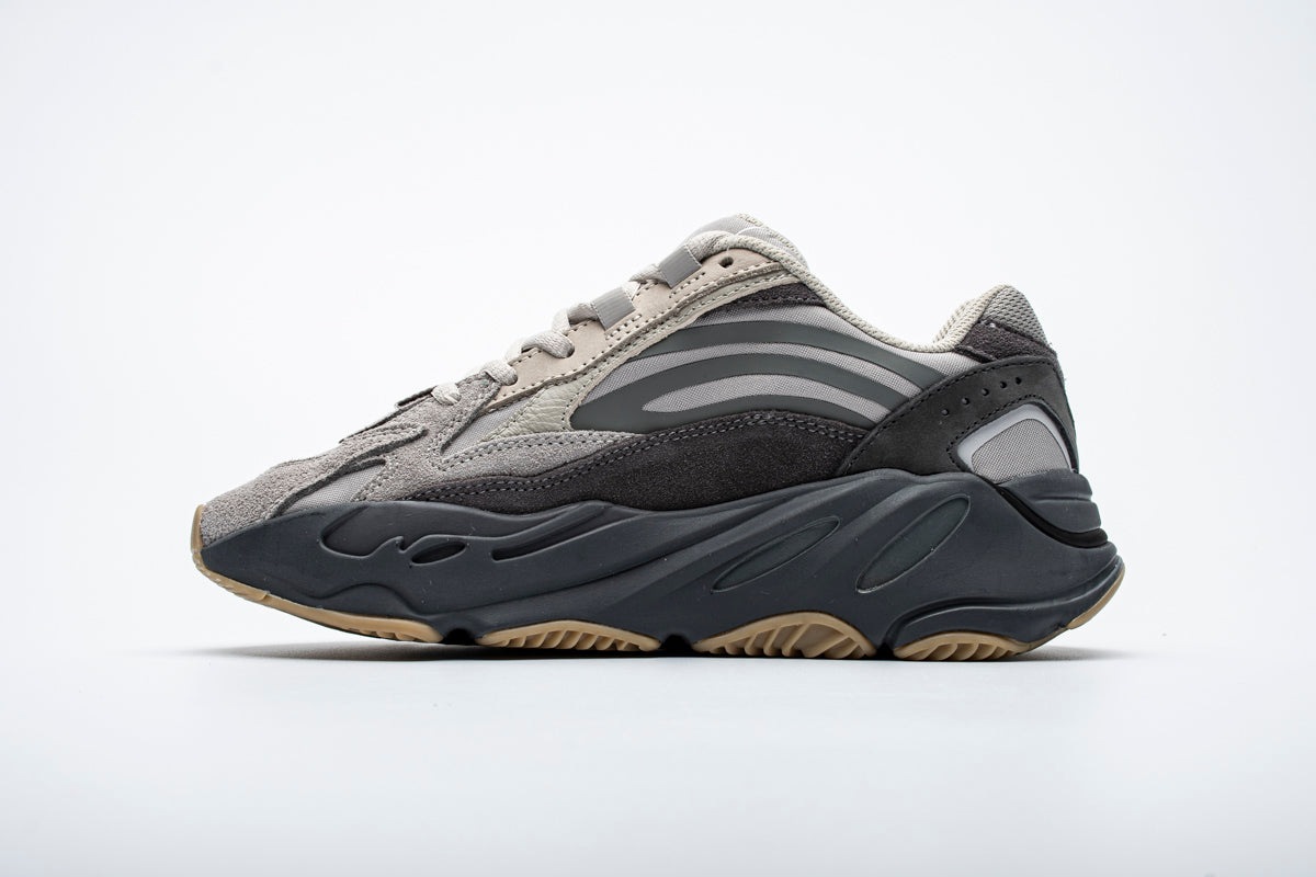 700V2