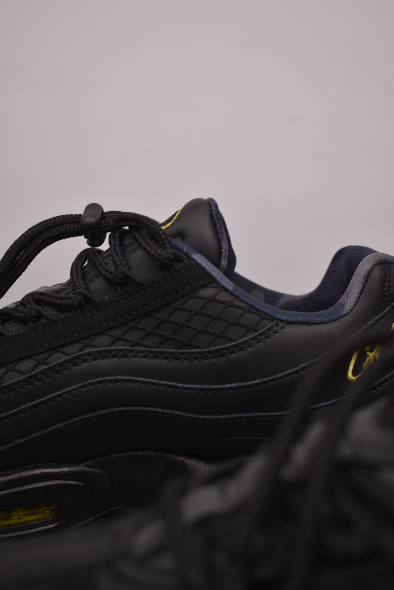 NIKE Air Max 95 Air Cushioned Running Shoes Black and Gold