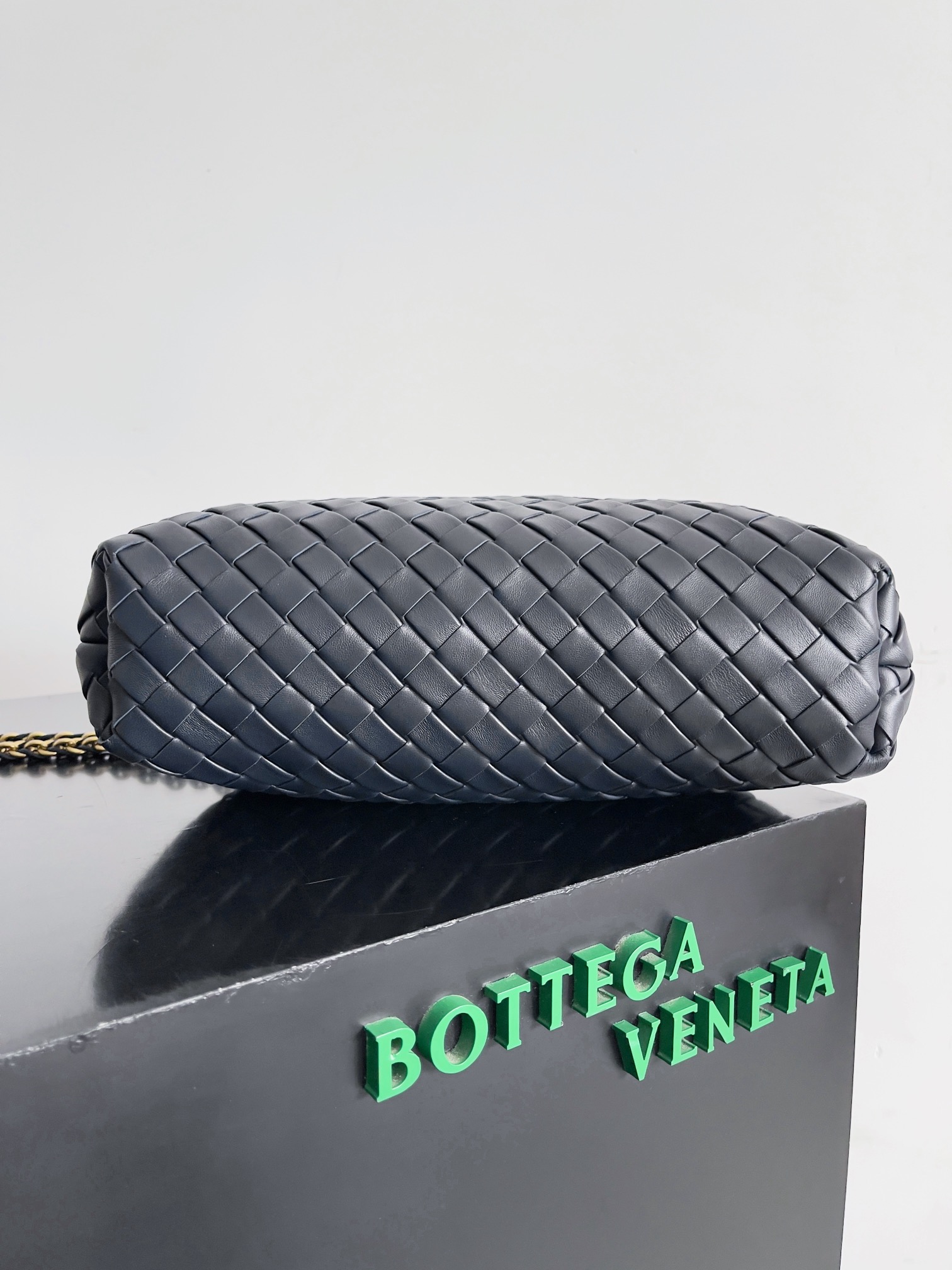 Bottega Veneta LAUREN CLUTCH chain clutch bag 785807
