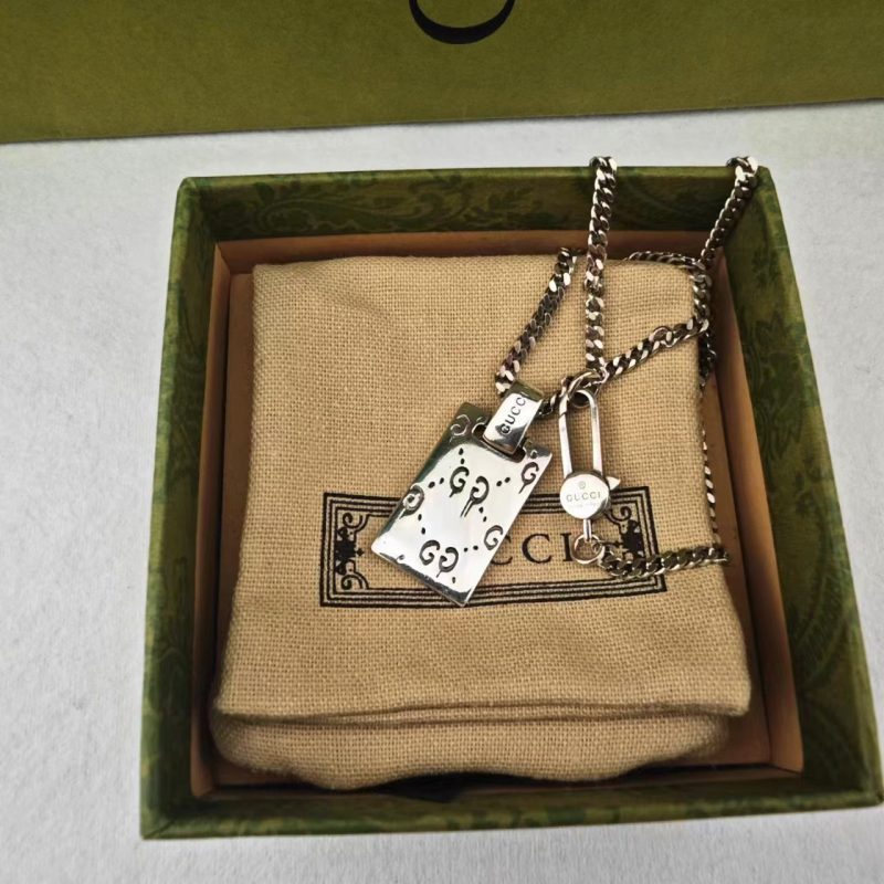 Gucci GG Square Plate Vintage Necklace