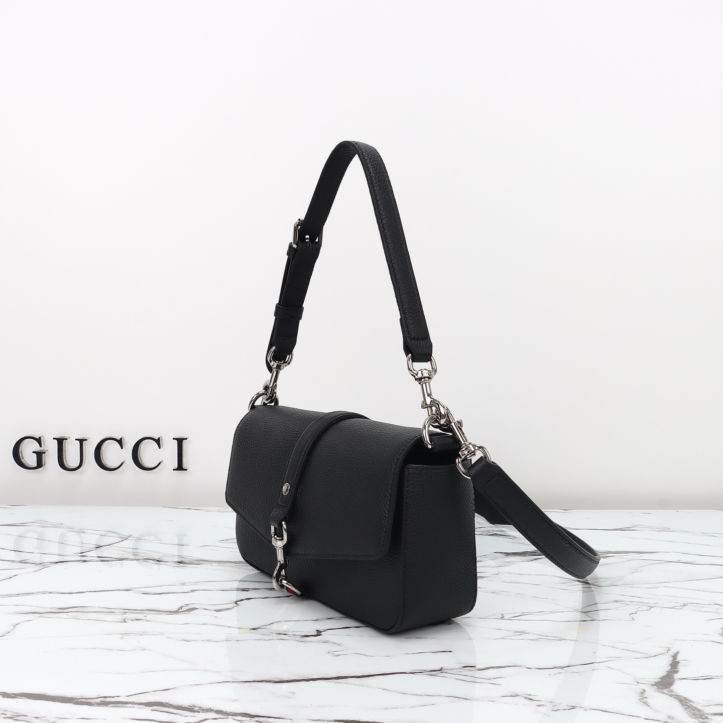 Gucci small crossbody bag with hook closure‎ 821623 AAESU 1069