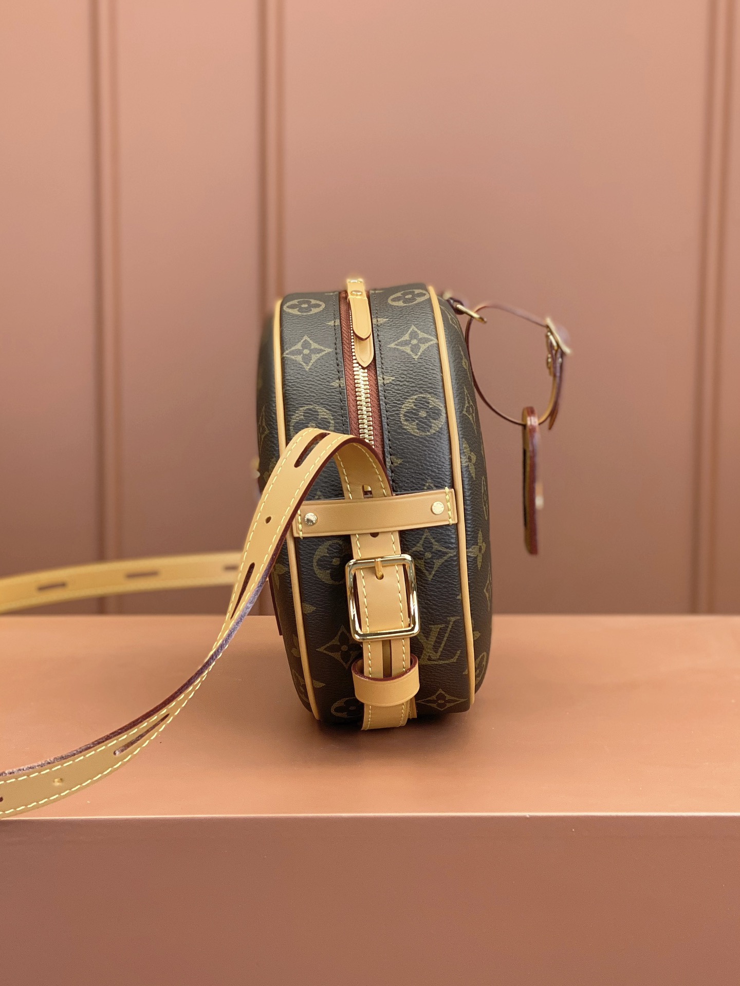 Louis Vuitton BOITE CHAPEAU SOUPLE Handbag M45647