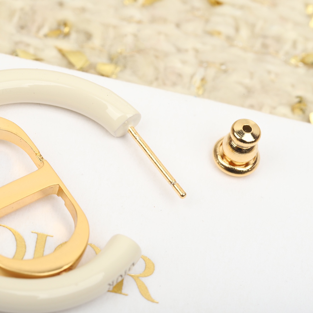 Dior hoop letter earrings