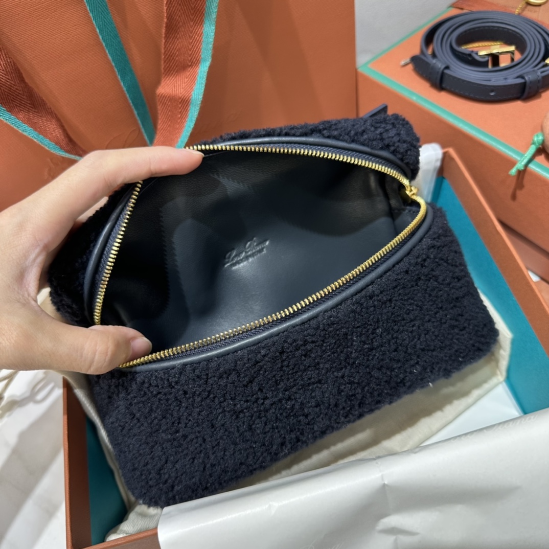 Loro Piana Extra pocket L19 series handbag