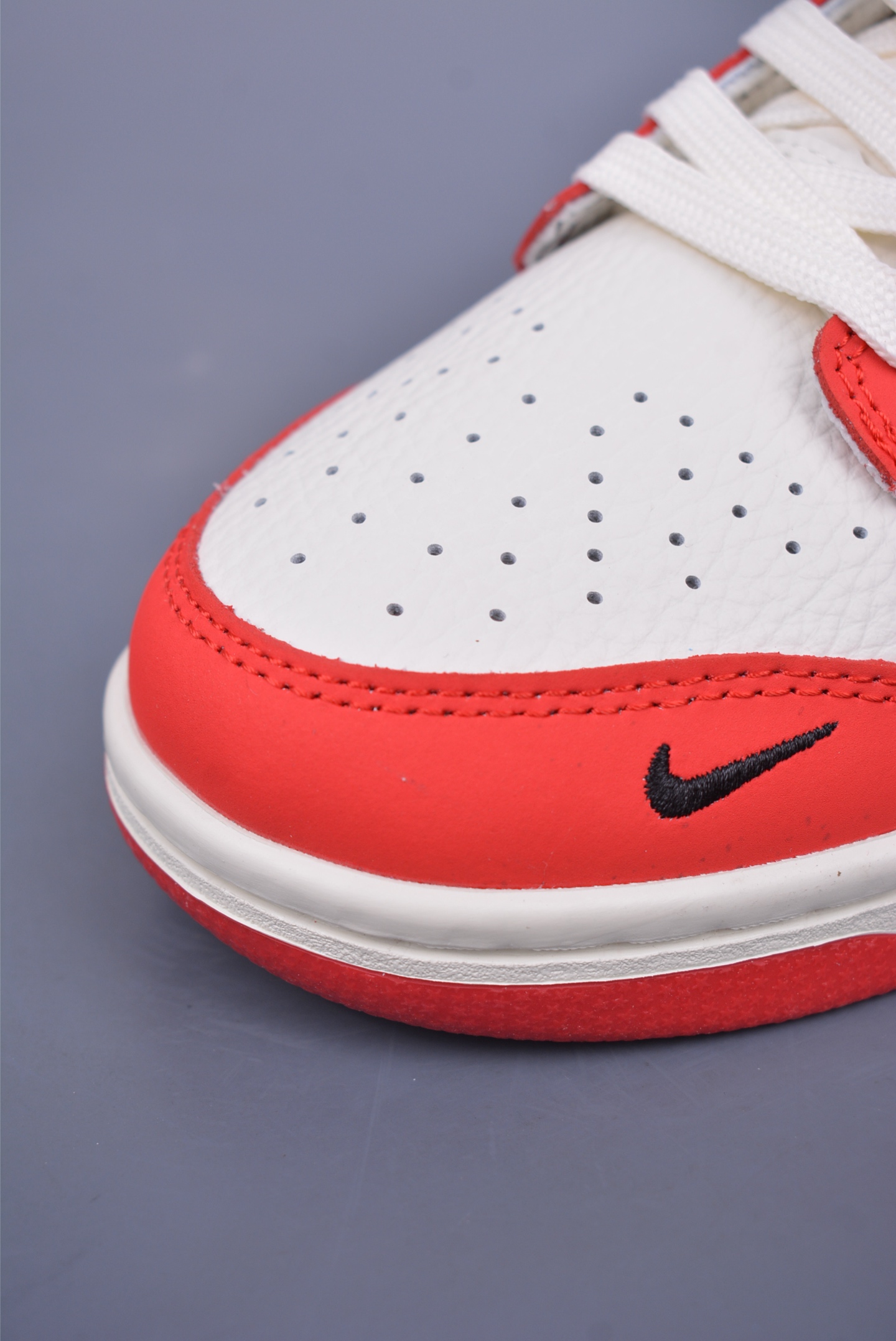 OFF-WHITE x Nike SB Dunk Low sneakers Red, White and Black XY2026-159