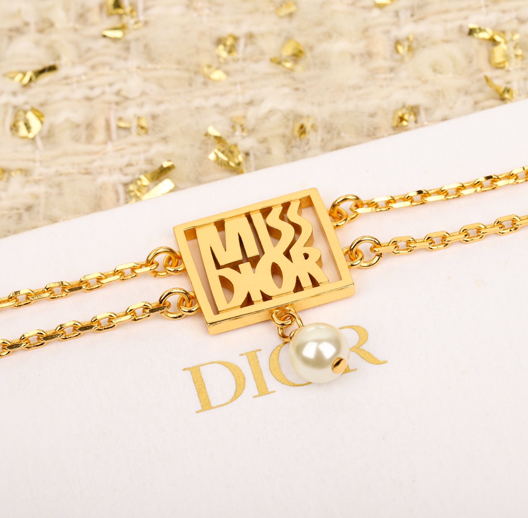 Dior hollow letter square pendant bracelet