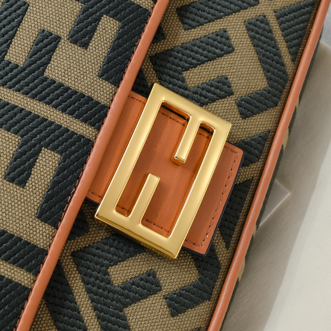 FENDI Baguette Shoulder Bag 1008