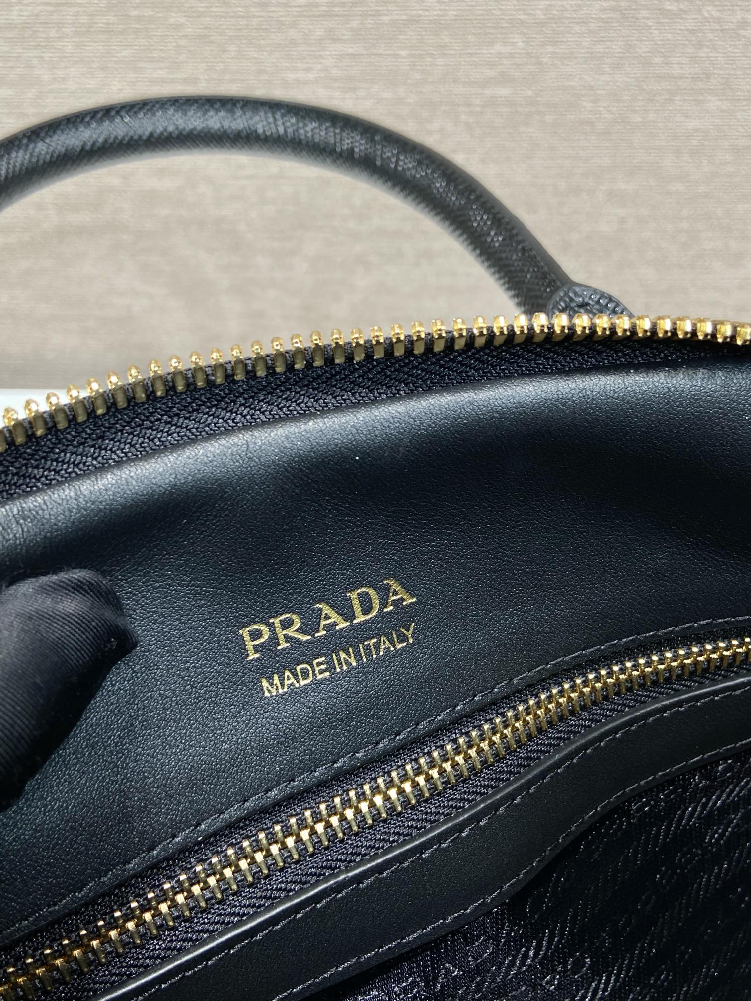 Prada Shell Bag 1BG537