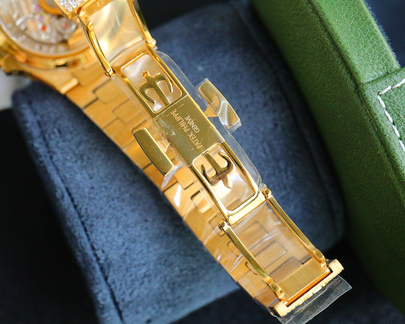 Patek Philippe 7118 Women's Nautilus Full Diamond Limited Edition