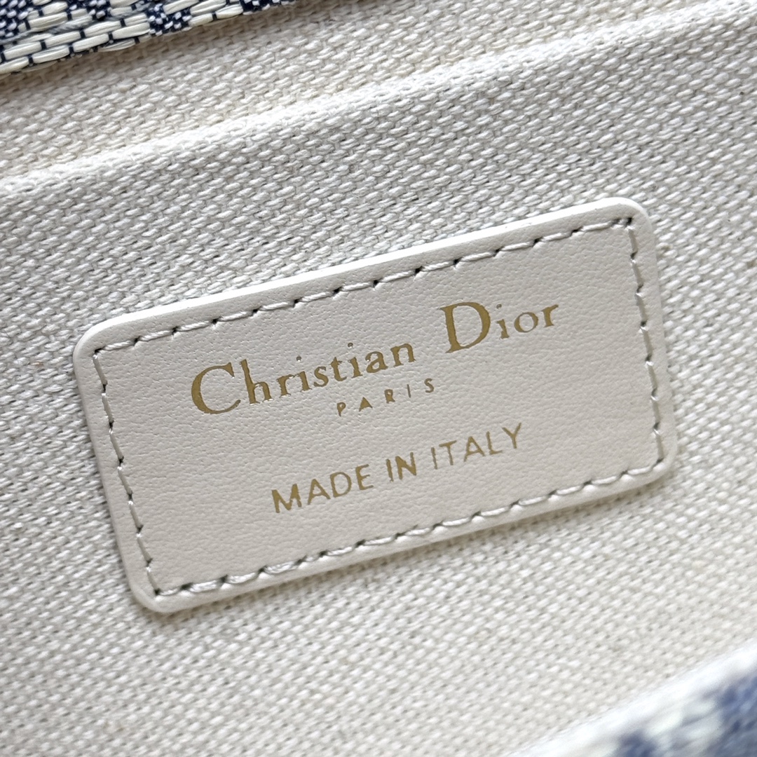 Dior Montaigne Raffia Collection 9207
