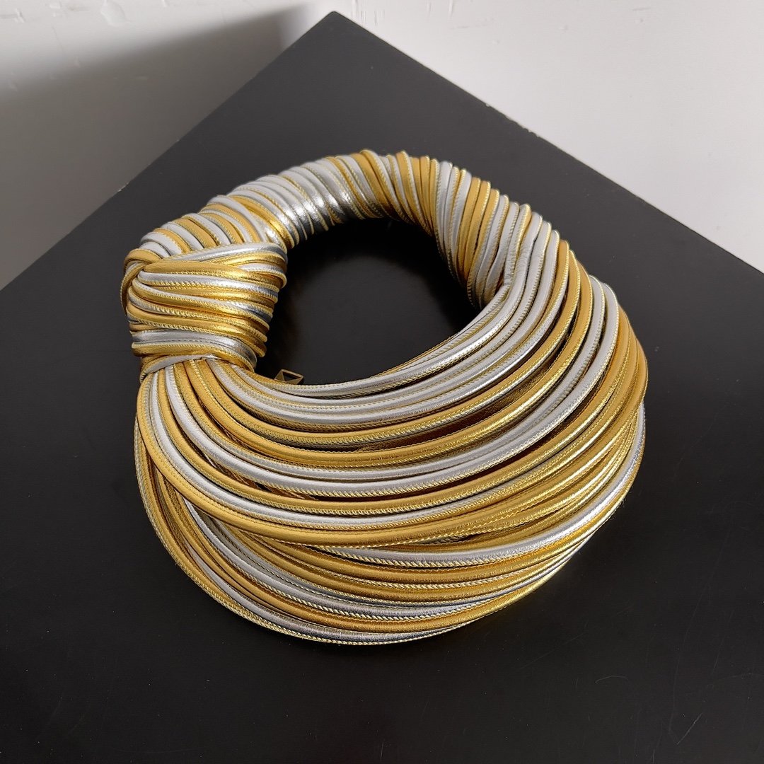 Bottega Veneta tubular leather jodie handbag 755540