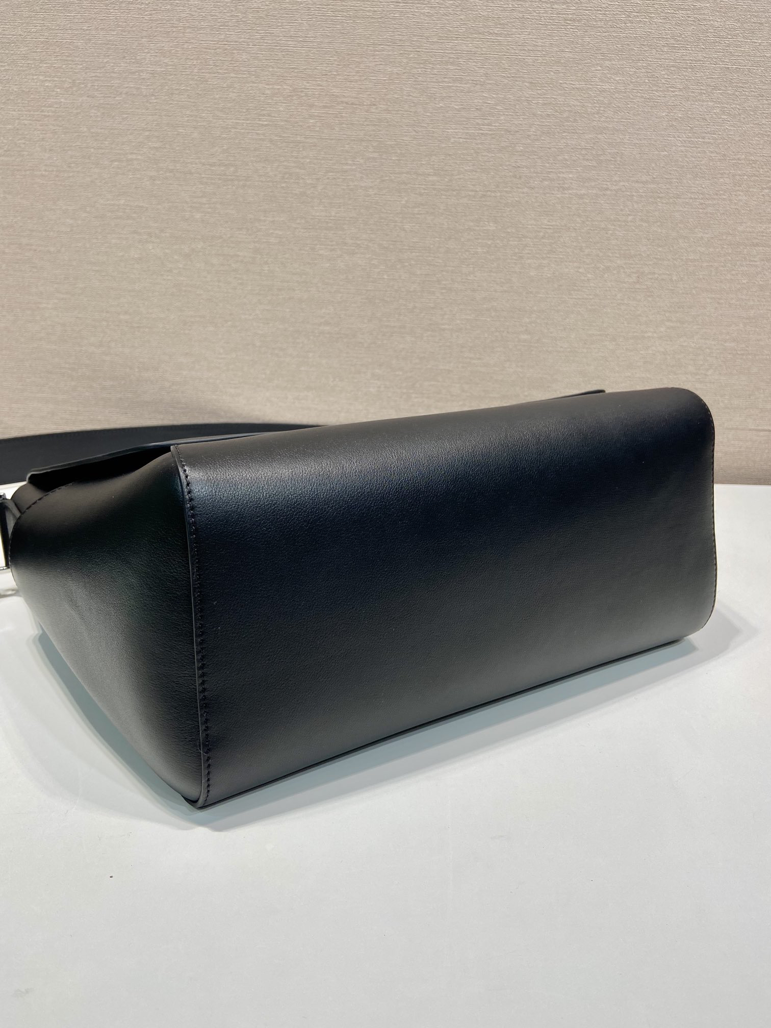 Prada New Large Messenger Bag 2VD068