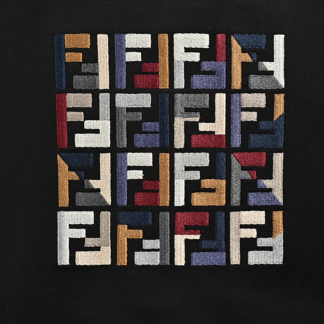 Fendi 24Fw long-sleeved T-shirt with contrasting double F logo embroidery on the chest