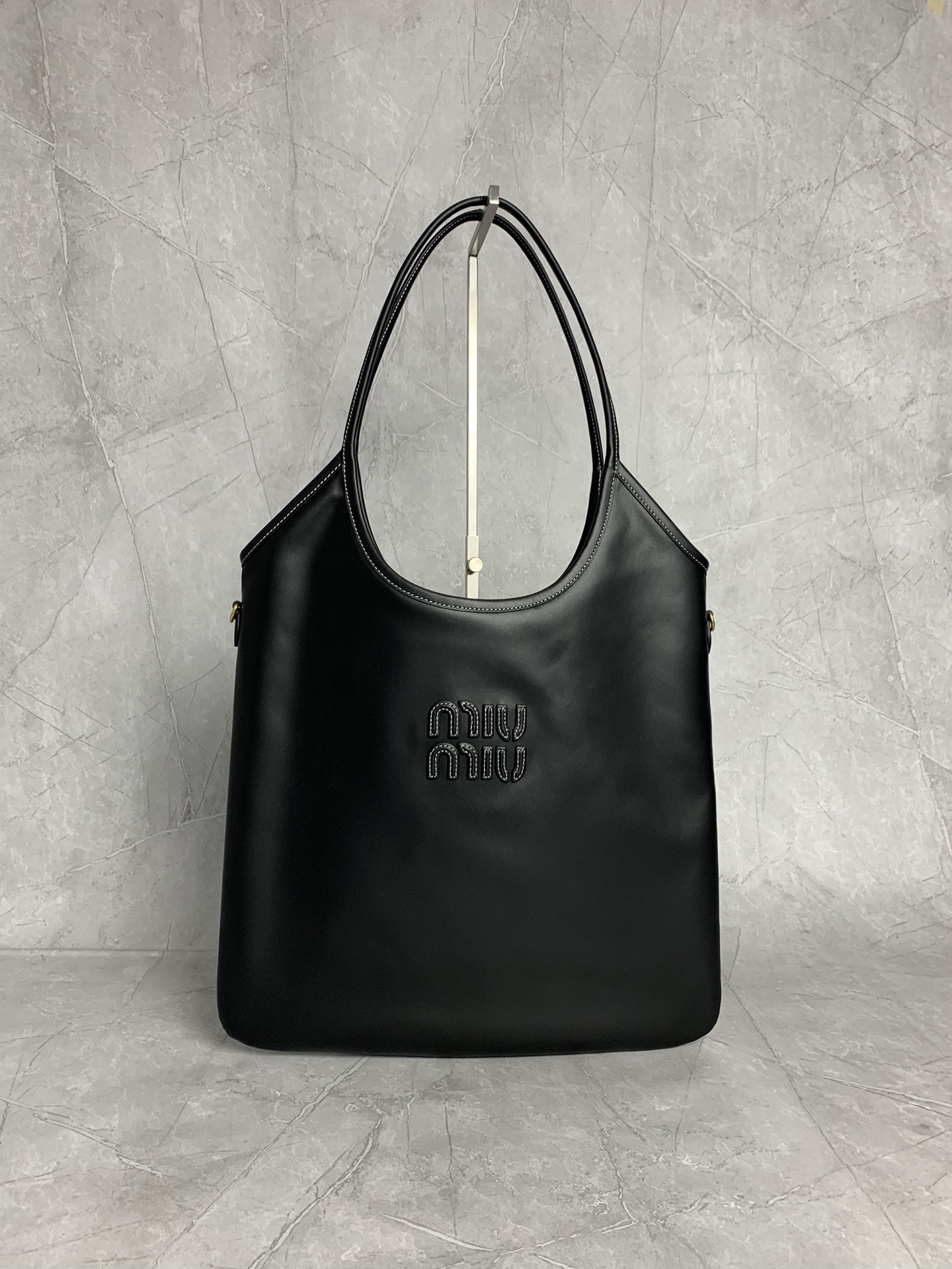 Miu Miu hobo tote 5BG231