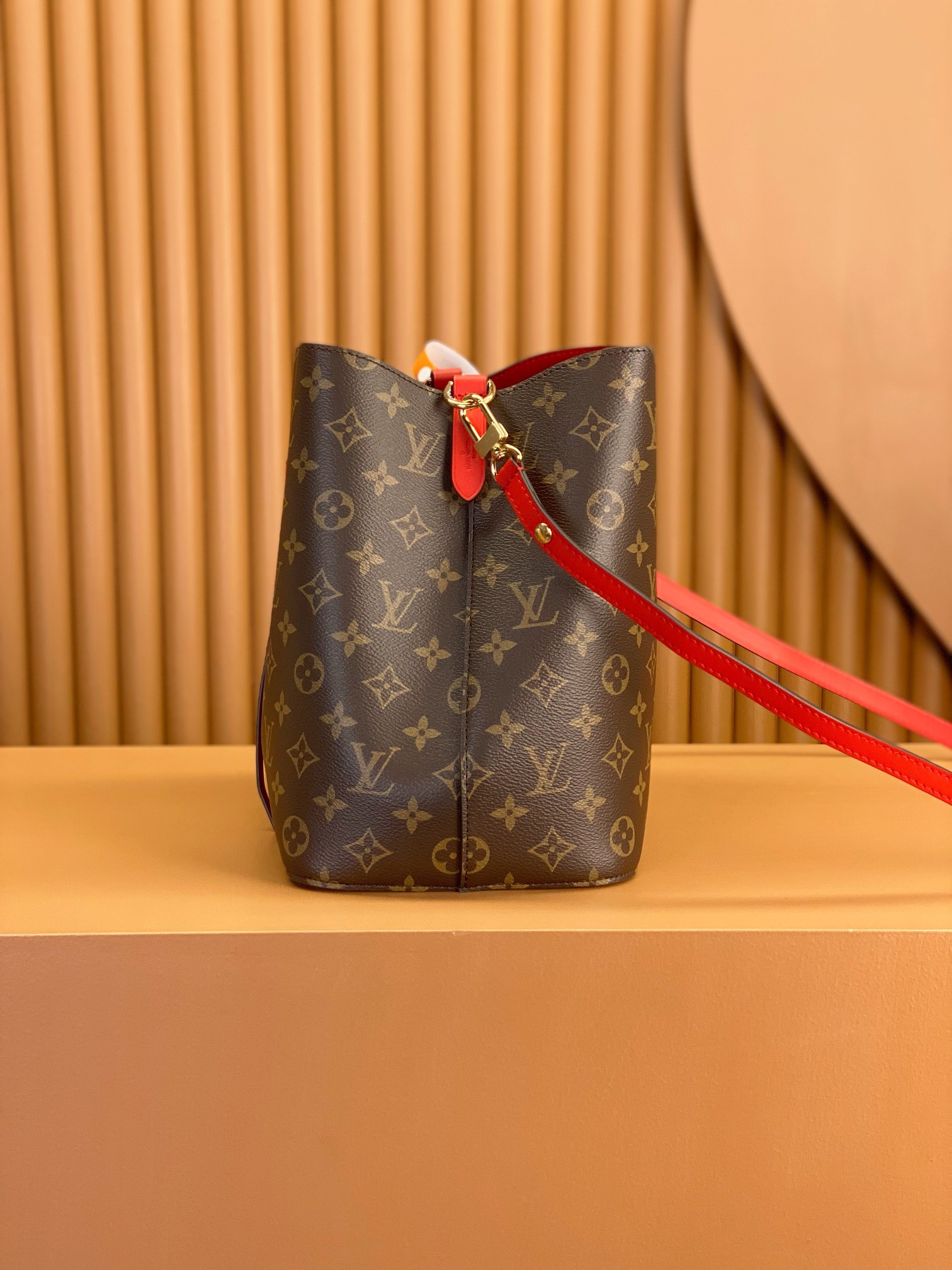 Louis Vuitton NÉONOÉ Medium Handbag M44021