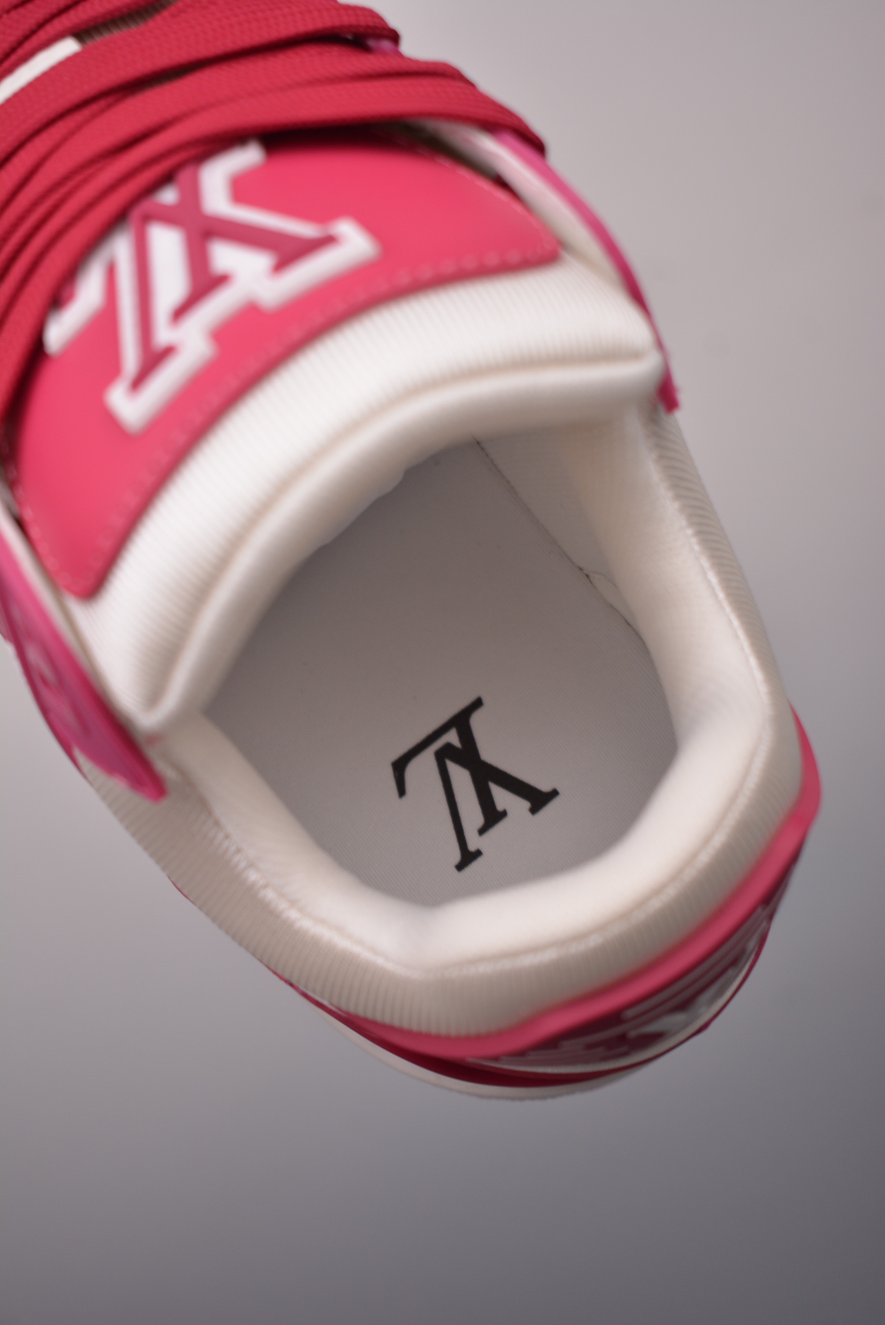 Louis Vuitton Trainer Sneaker Low Rose Red and White Embossed 1AA6WJ