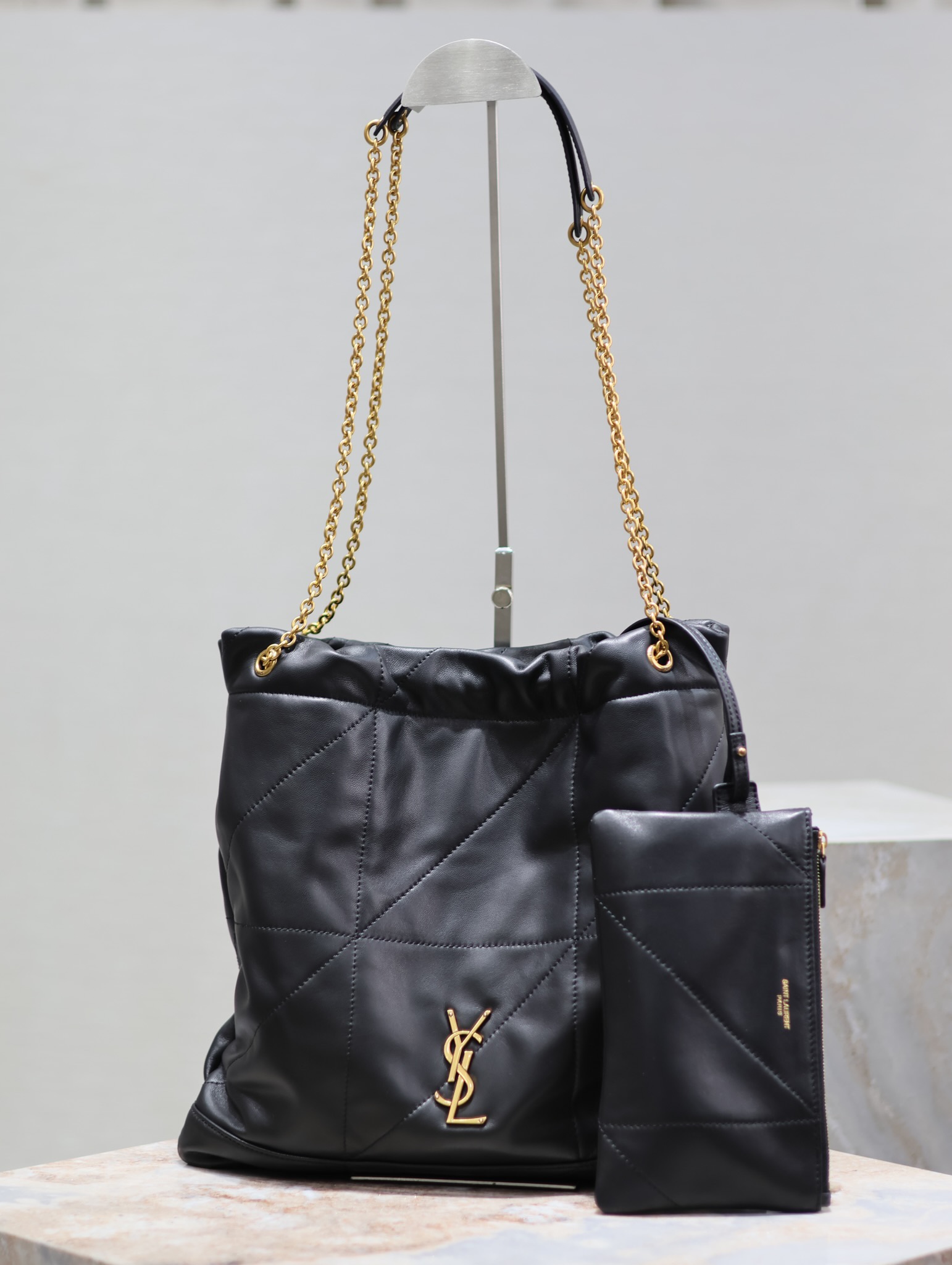 Yves Saint Laurent POCHON Handbag 781666