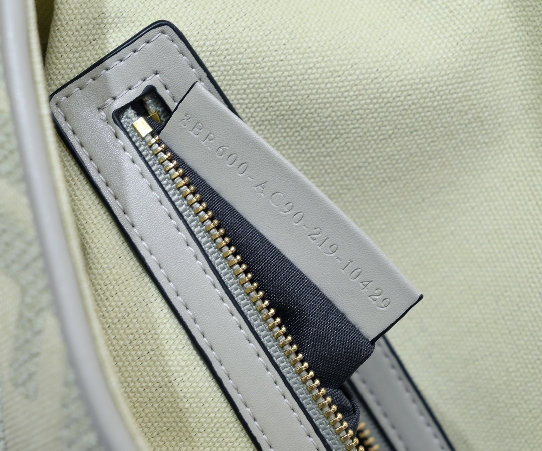 FENDI Baguette Shoulder Bag 1002