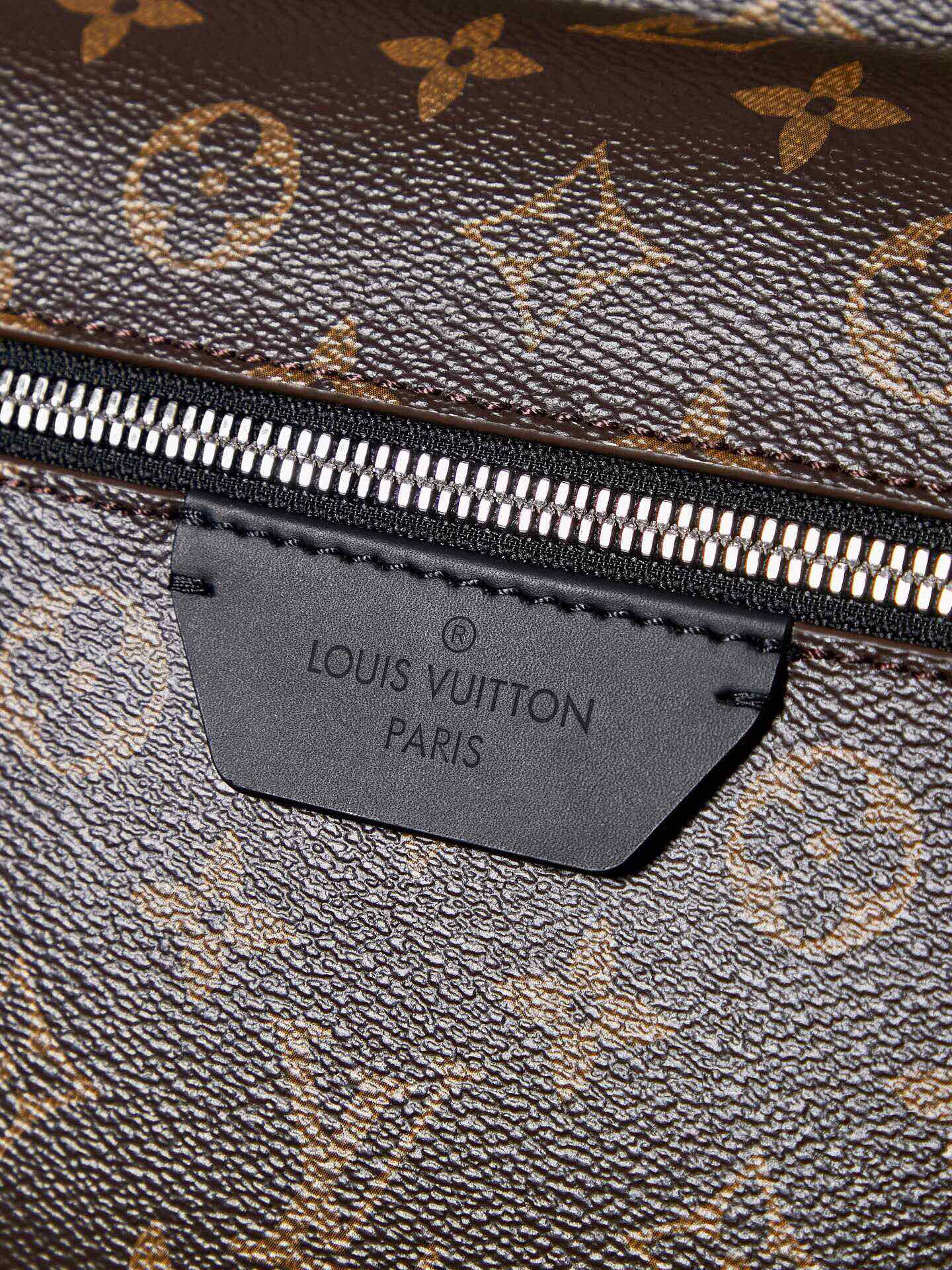 Louis Vuitton Discovery Backpack M46684