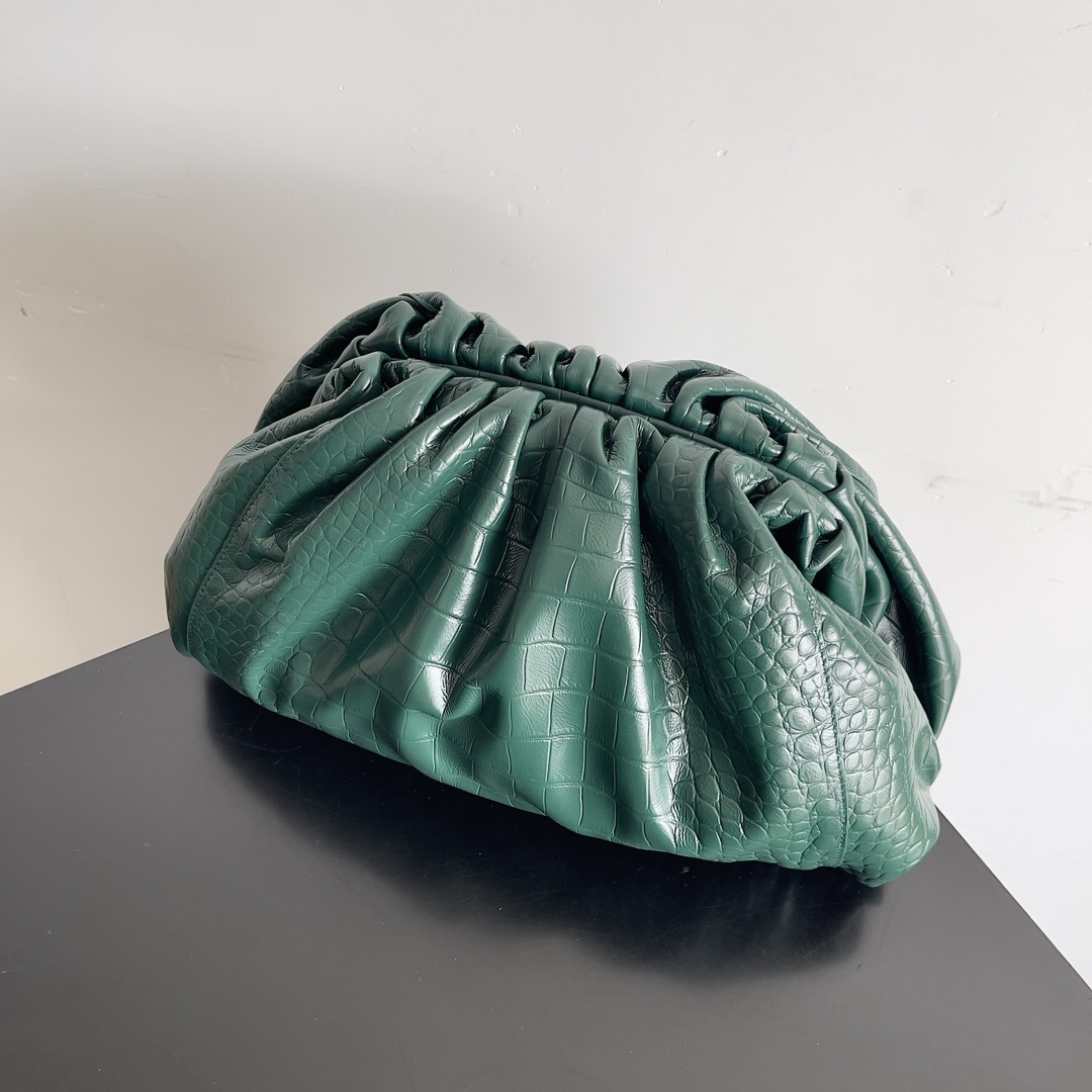 Bottega Veneta POUCH crocodile pleated cloud bag 576227