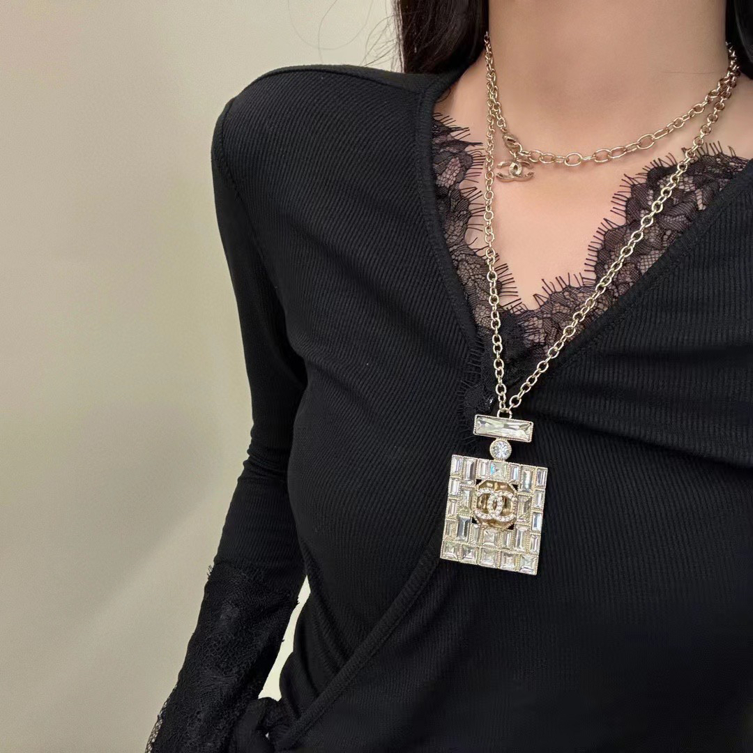 CHAN 23 rhinestone perfume bottle necklace