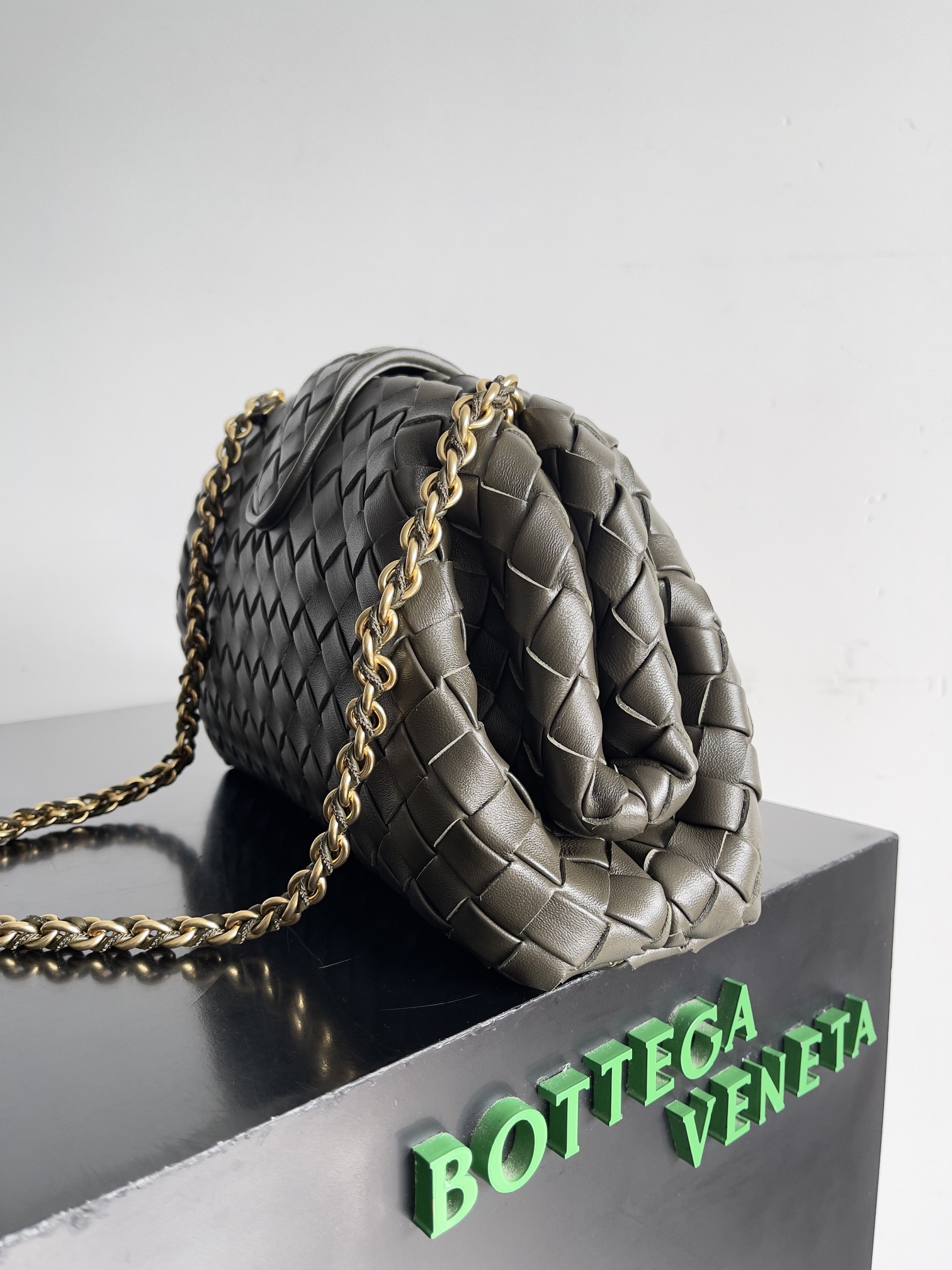Bottega Veneta LAUREN CLUTCH chain clutch bag 785807