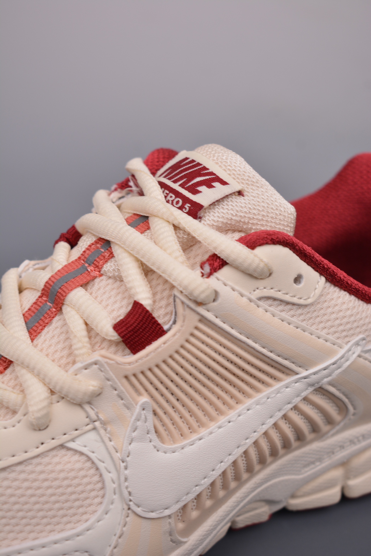 Nike Zoom Vomero 5 Valentine's Day HF0737-111