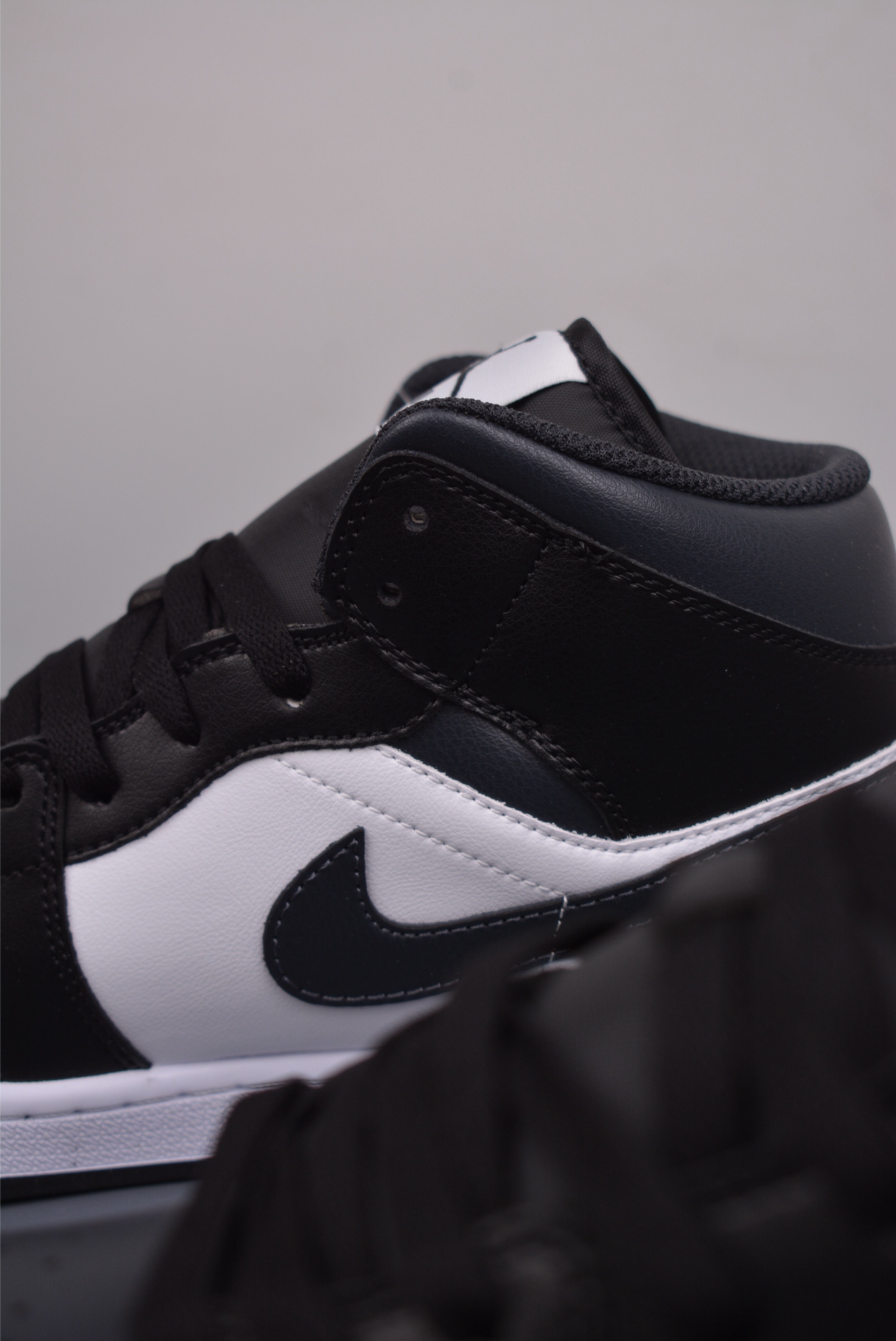 Air Jordan 1 Mid Black and White DQ8426-010