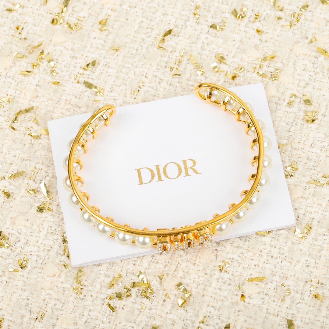 Dior Pearl Letter Bracelet
