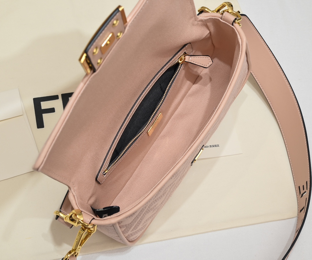FENDI Baguette Shoulder Bag 1002