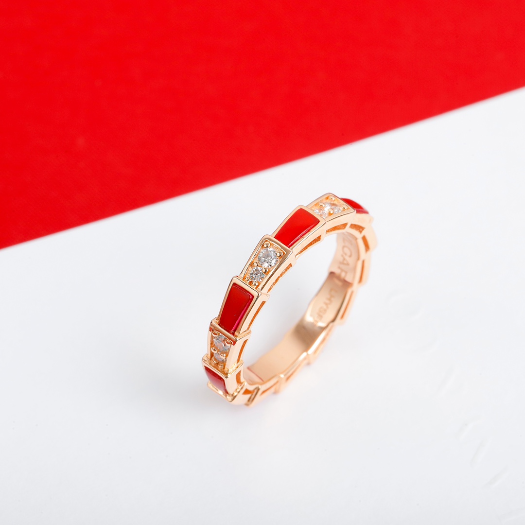 Bulgari Serpenti series mother-of-pearl diamond ring
