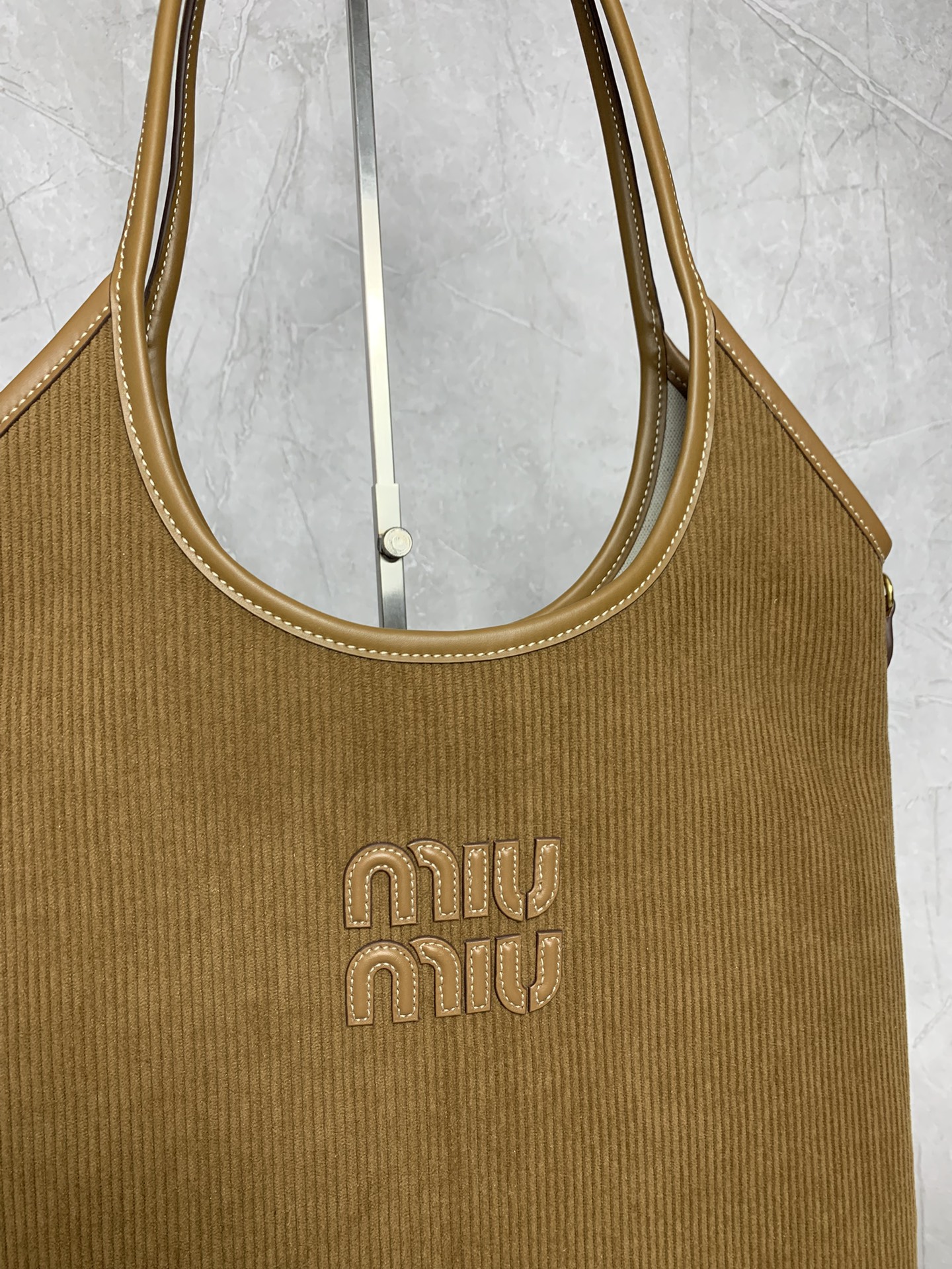 Miu Miu hobo tote 5BG231